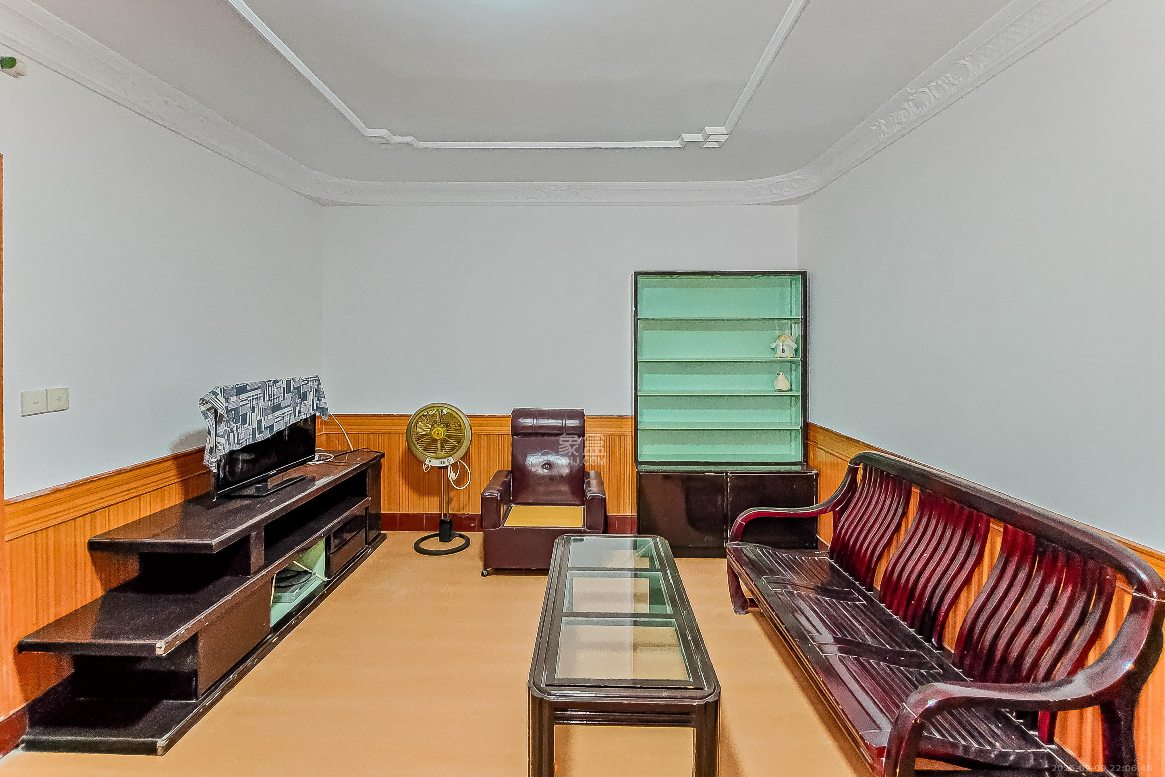 东塘电力院  3室2厅1卫    128.0万客厅