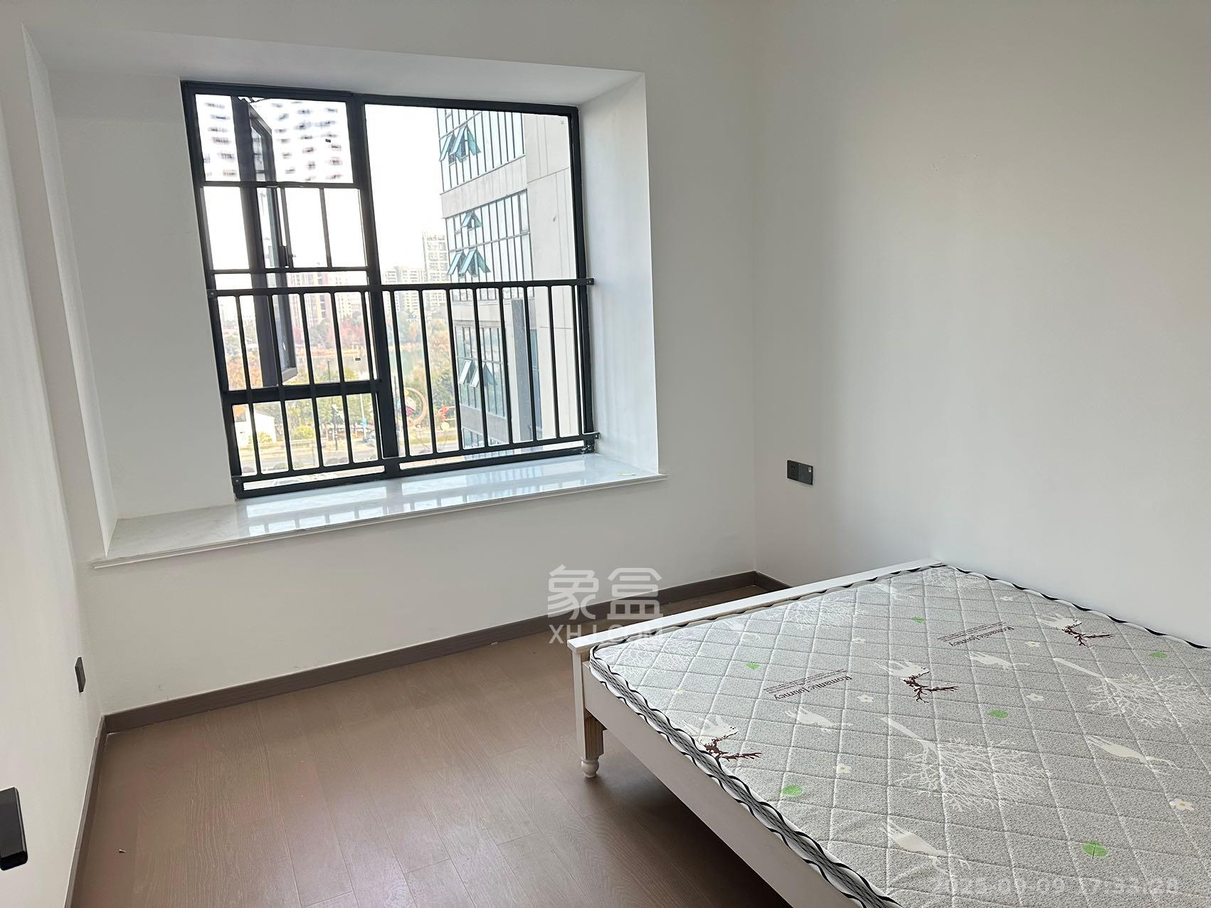 绿地V岛 4室2厅2卫 4000.0元/月 绿地V岛 4室2厅2卫 4000.0元/月室内图