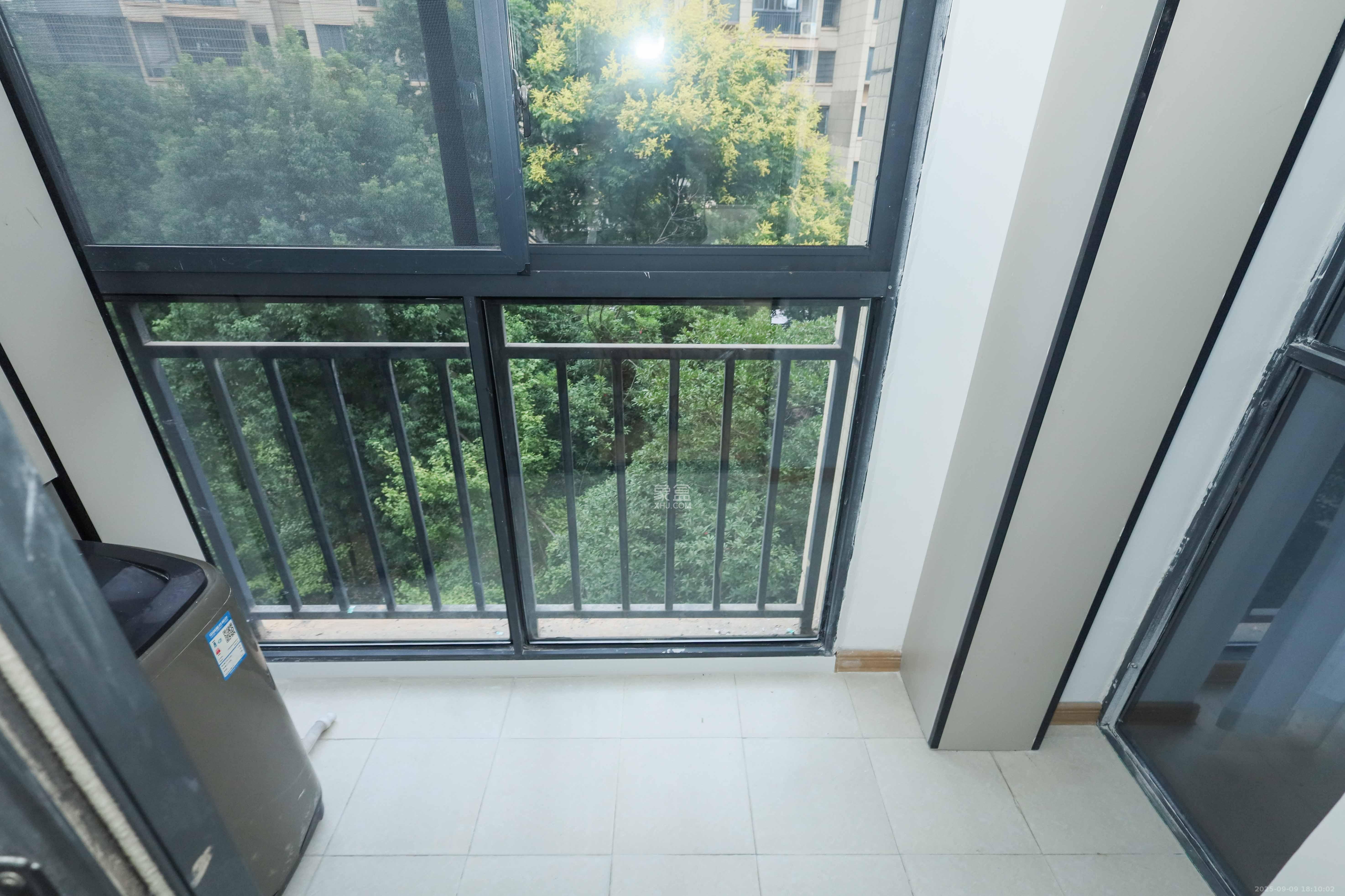 保利麓谷林语A区  3室1厅1卫    73.0万阳台