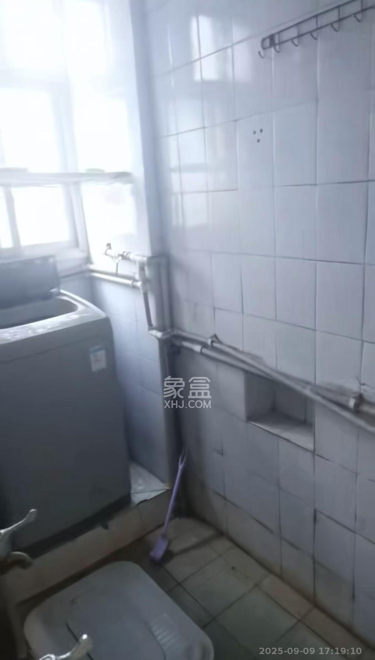 湖橡宿舍/湖橡小区  2室1厅1卫    1000.0元/月 湖橡宿舍/湖橡小区  2室1厅1卫    1000.0元/月