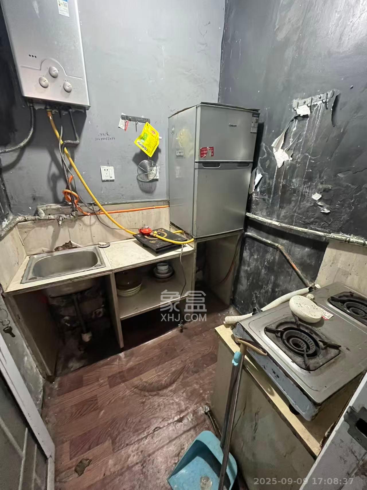 崇文里、崇圣里散盘 3室1厅1卫 1650.0元/月 崇文里、崇圣里散盘 3室1厅1卫 1650.0元/月室内图