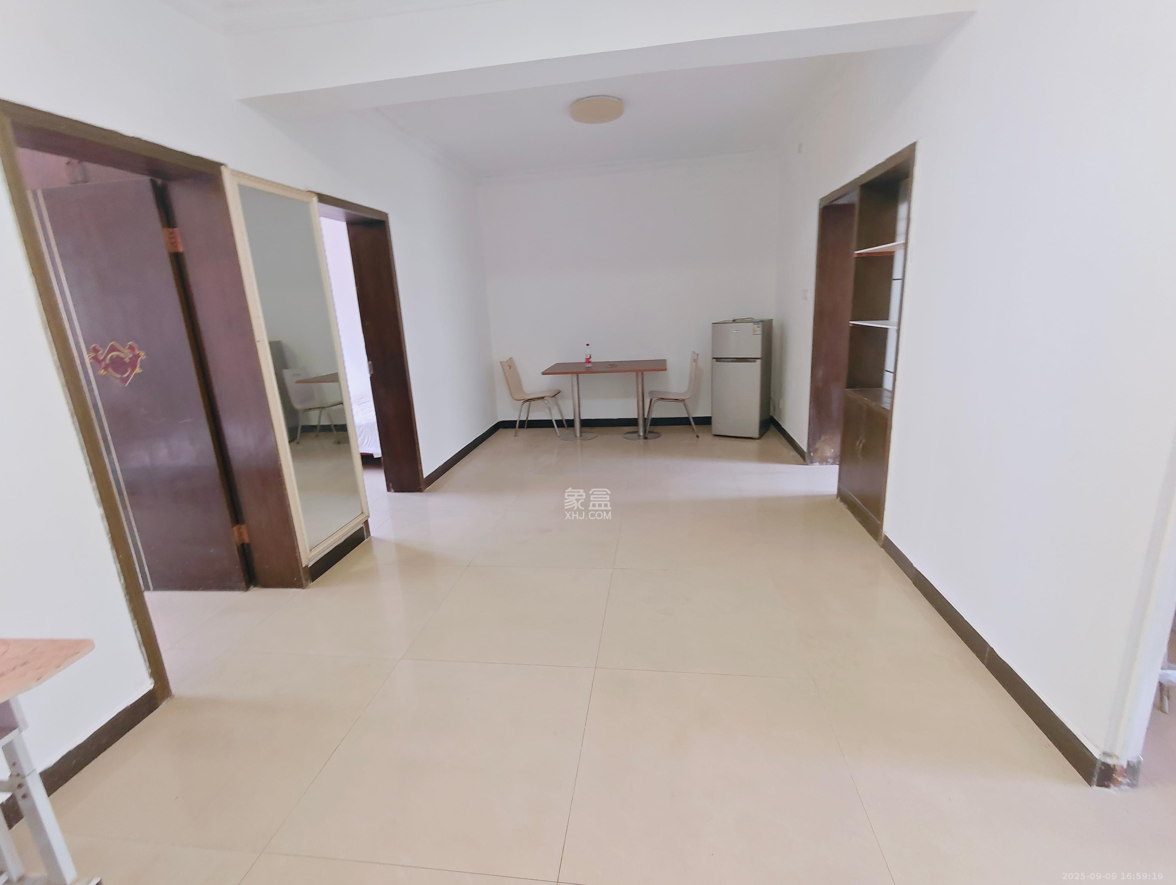 高桥火焰市场 3室2厅1卫 1500.0元/月 高桥火焰市场 3室2厅1卫 1500.0元/月室内图