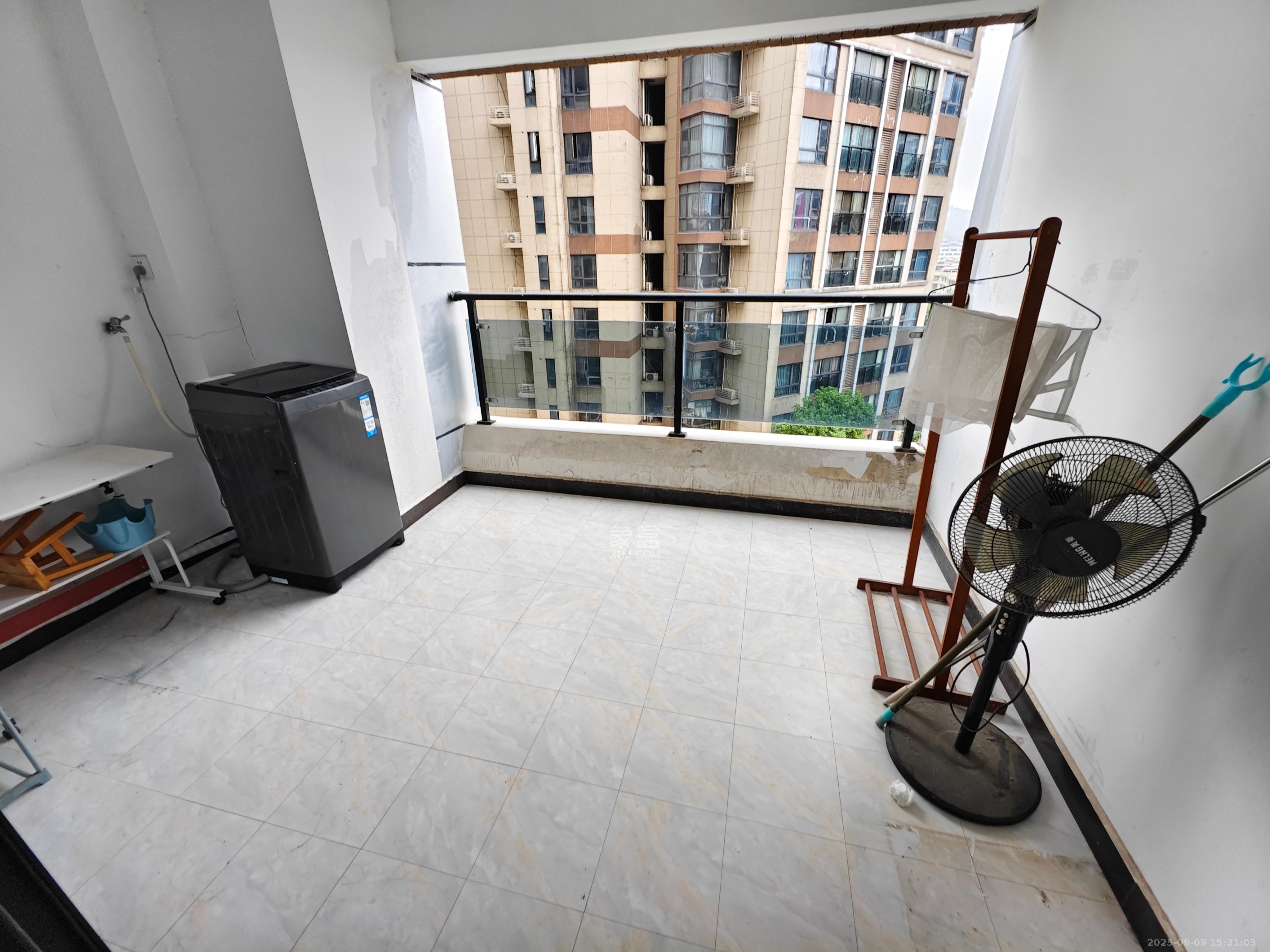 达美D6区  3室2厅1卫    2500.0元/月室内图