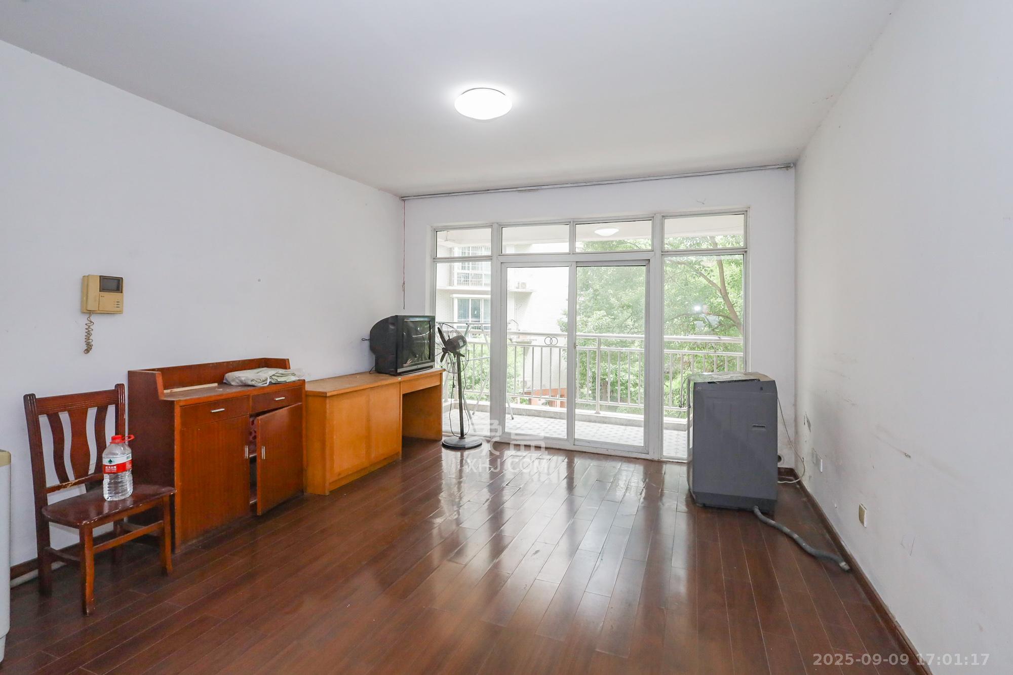 阳光新城 3室2厅2卫 105.0万 阳光新城 3室2厅2卫 105.0万客厅