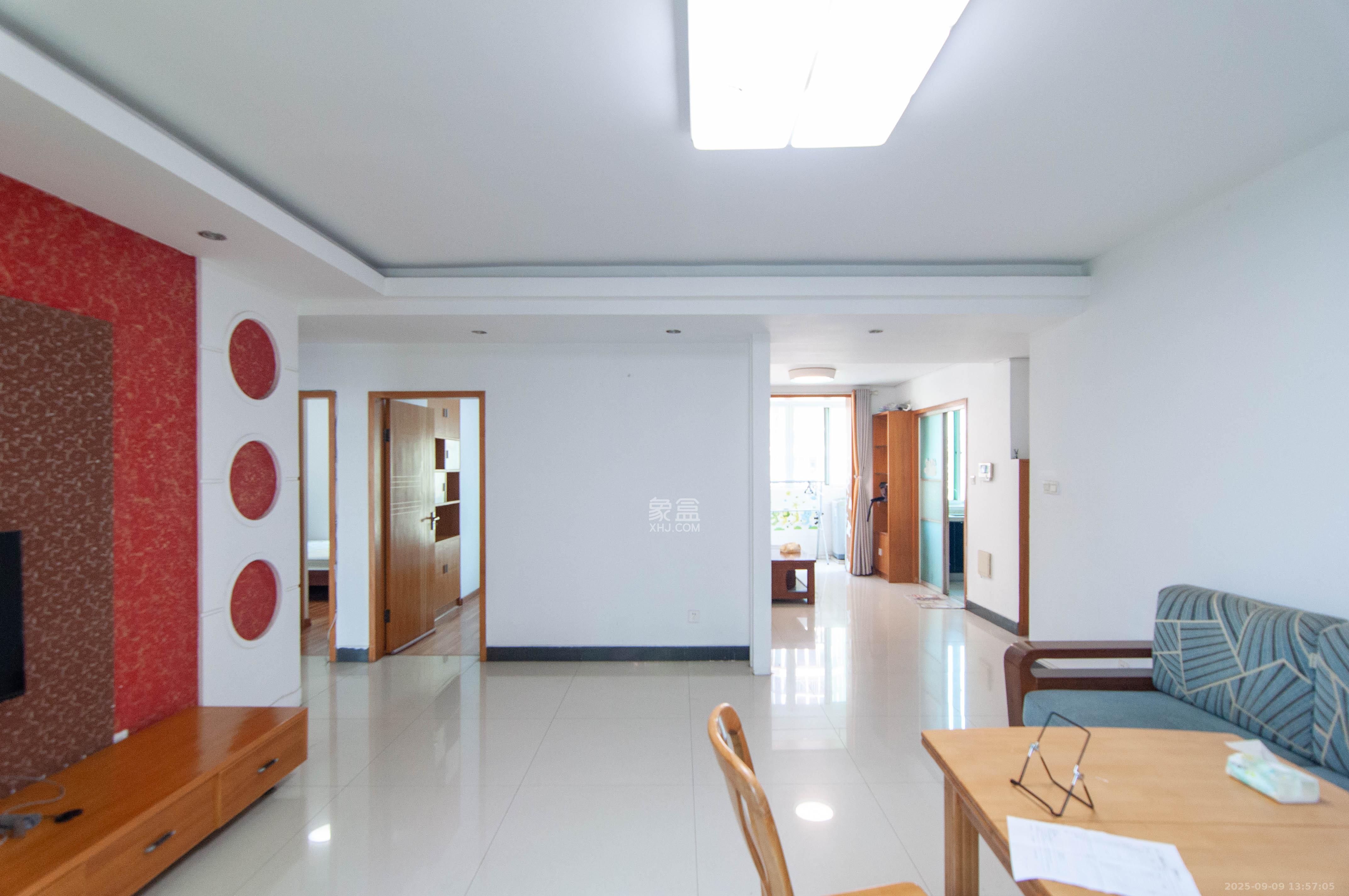 格林星城  3室2厅1卫    105.0万客厅