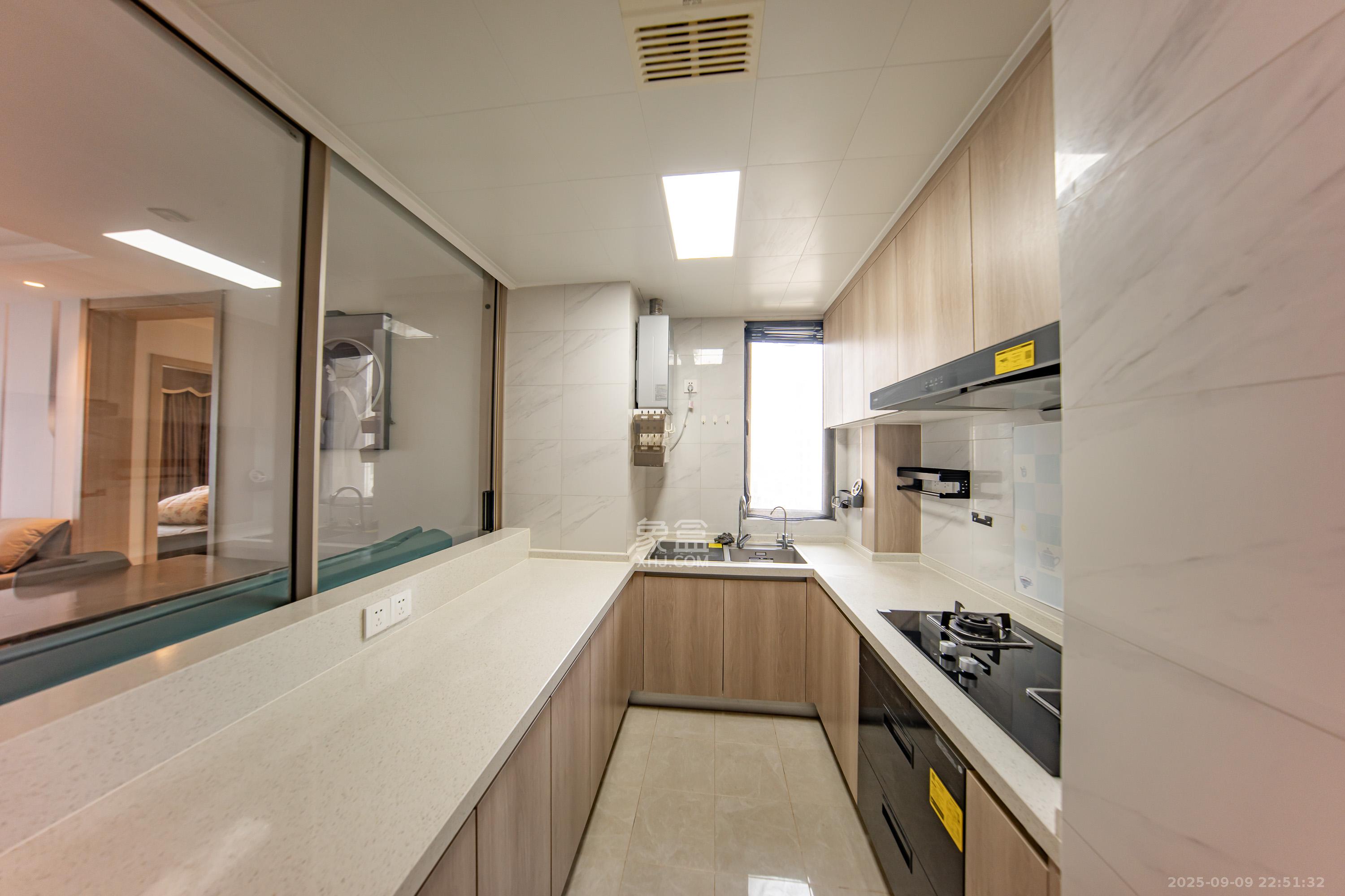 建投象山国际  3室2厅2卫    139.8万 建投象山国际  3室2厅2卫    139.8万厨房