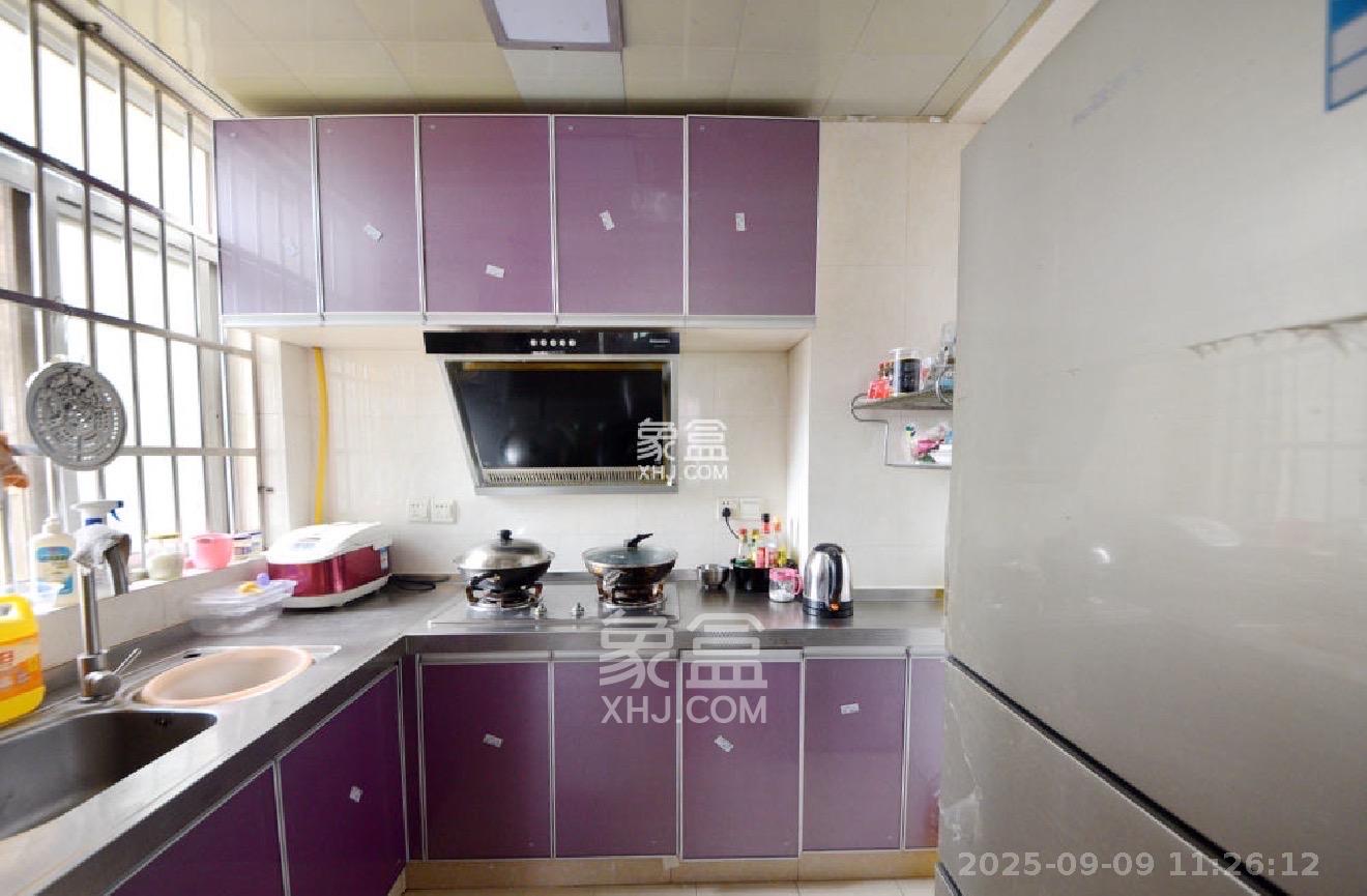 华银园  2室1厅1卫    2000.0元/月 华银园  2室1厅1卫    2000.0元/月室内图