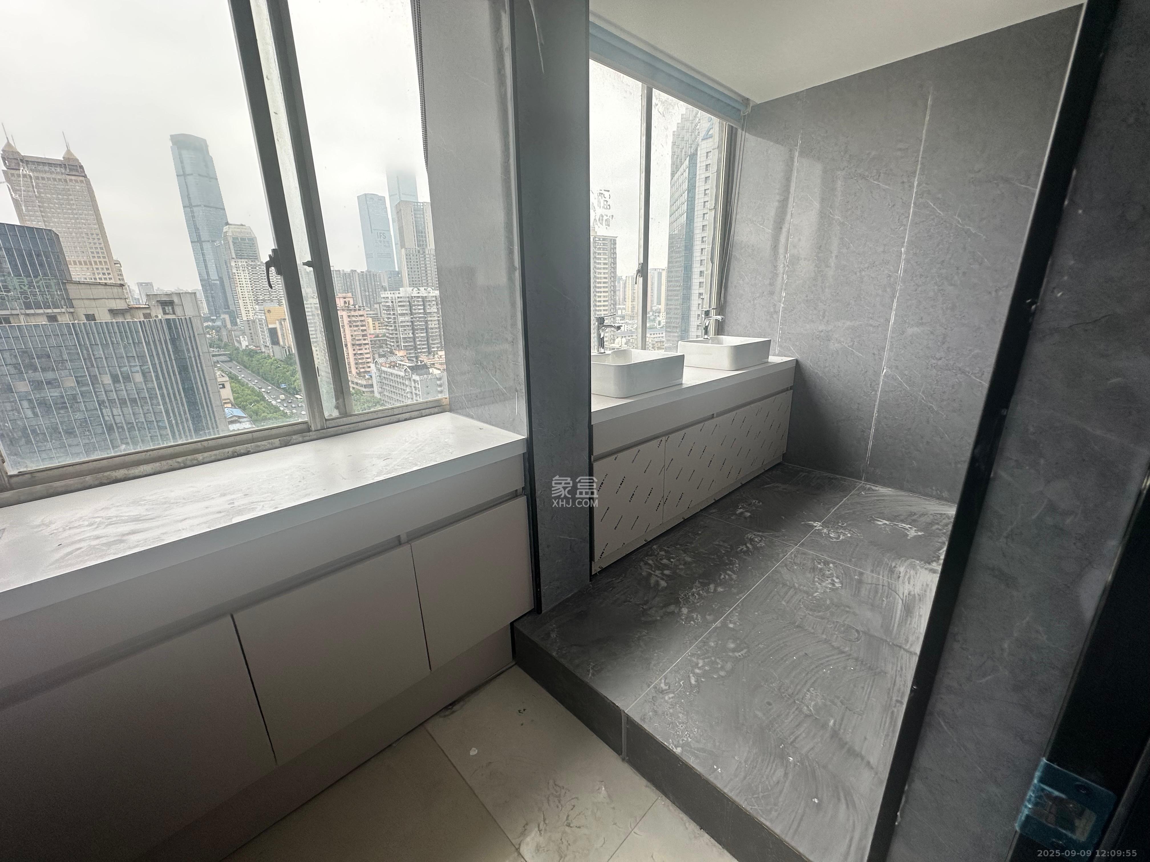 建鸿达现代城  4室2厅2卫   15000.00元/月室内图