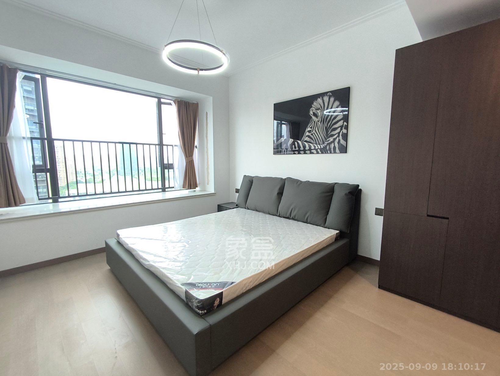 绿地V岛  4室2厅2卫    5000.0元/月室内图