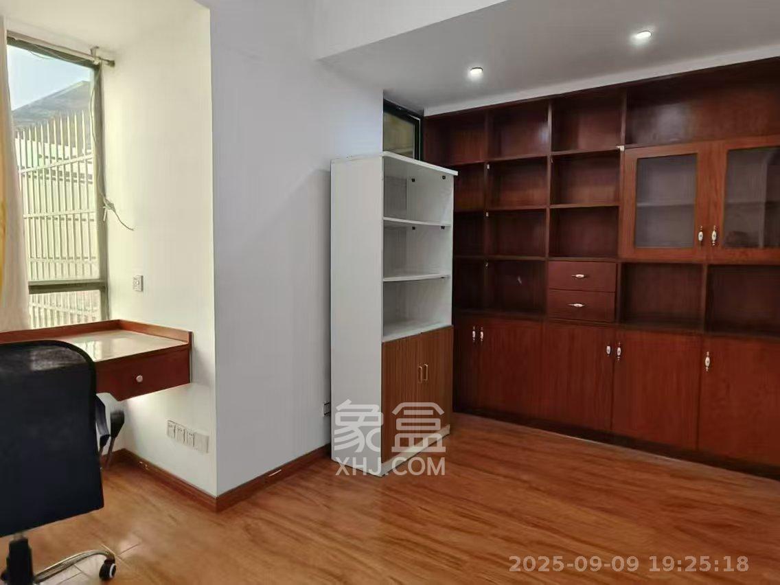 保利麓谷林语C区  4室2厅2卫    2800.0元/月室内图