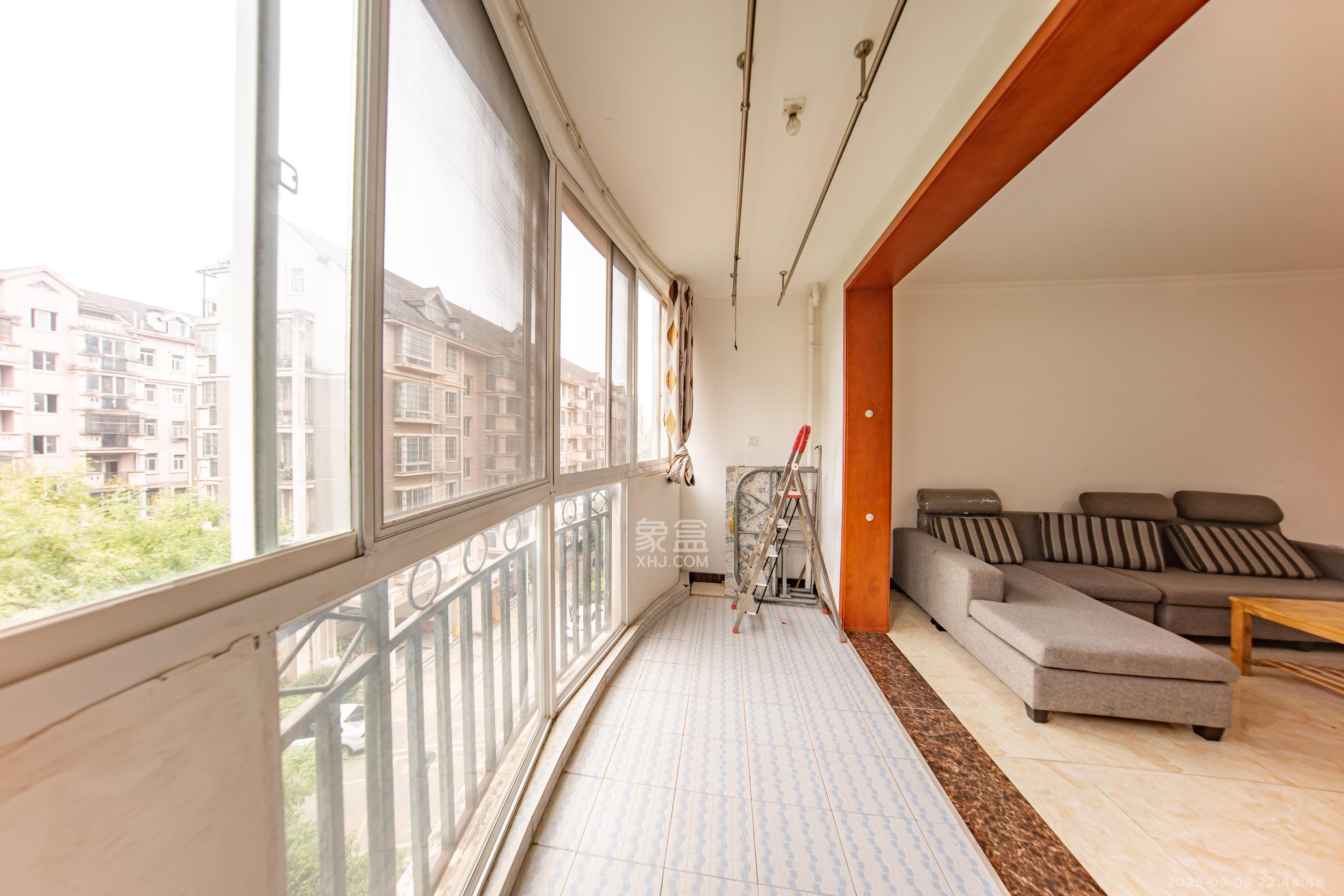 枫华府第 3室2厅2卫 65.0万 枫华府第 3室2厅2卫 65.0万阳台