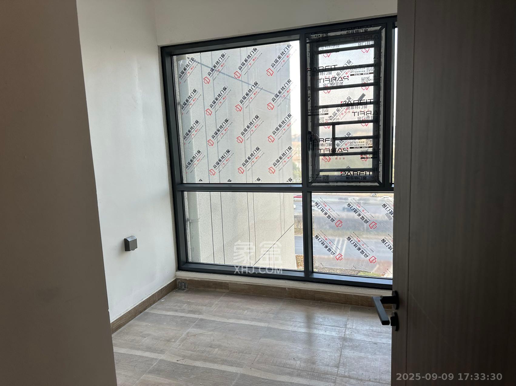 绿地V岛  4室2厅2卫    4000.0元/月室内图