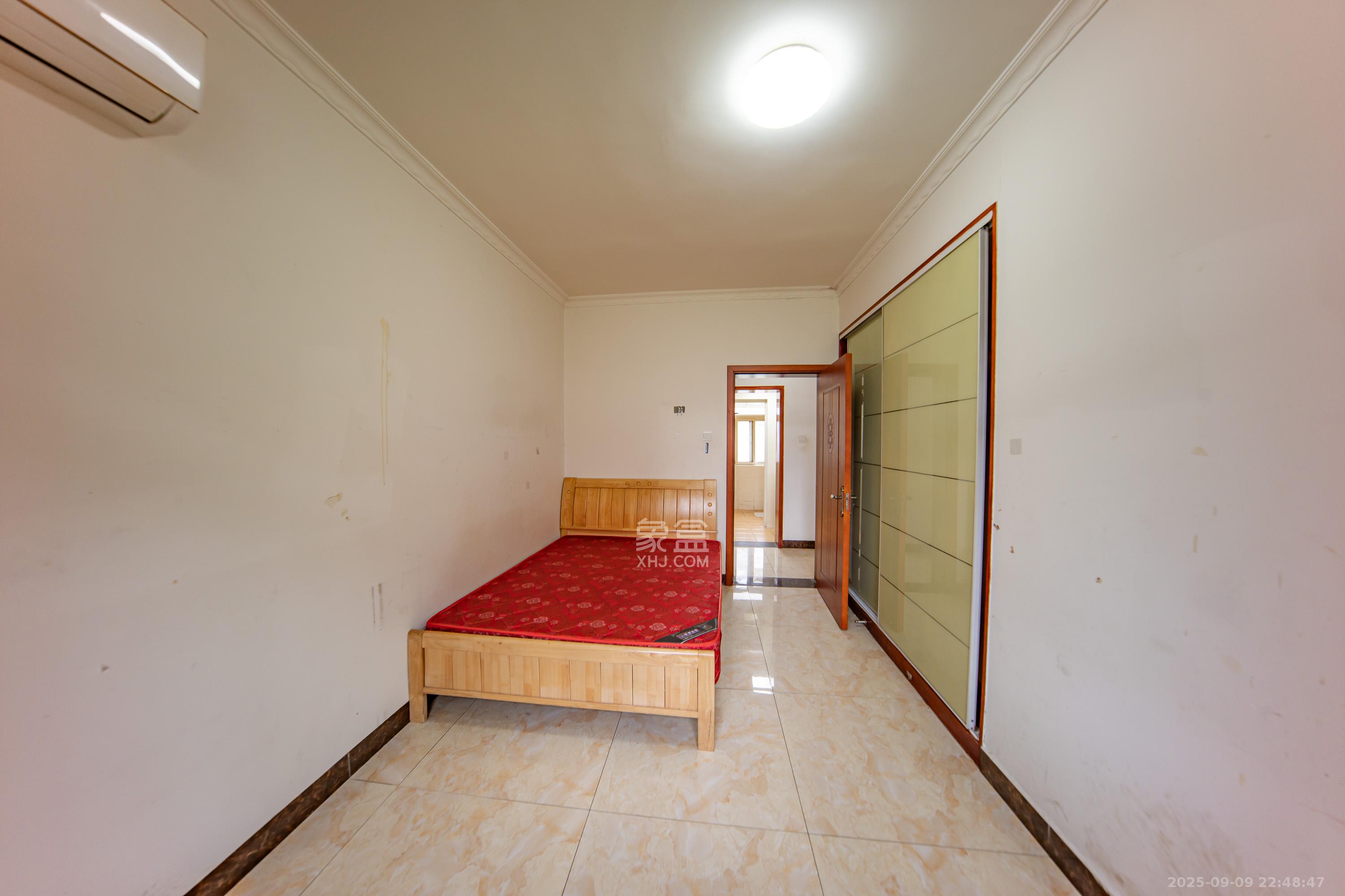 枫华府第  3室2厅2卫    65.0万卧室