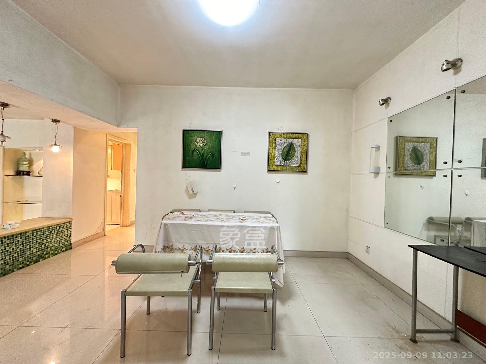 南湖嘉园  3室2厅2卫    2700.0元/月室内图