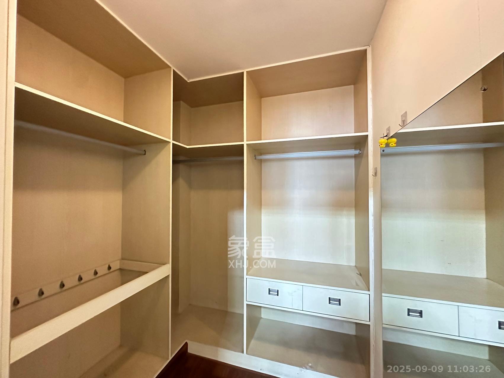 南湖嘉园  3室2厅2卫    2700.0元/月室内图