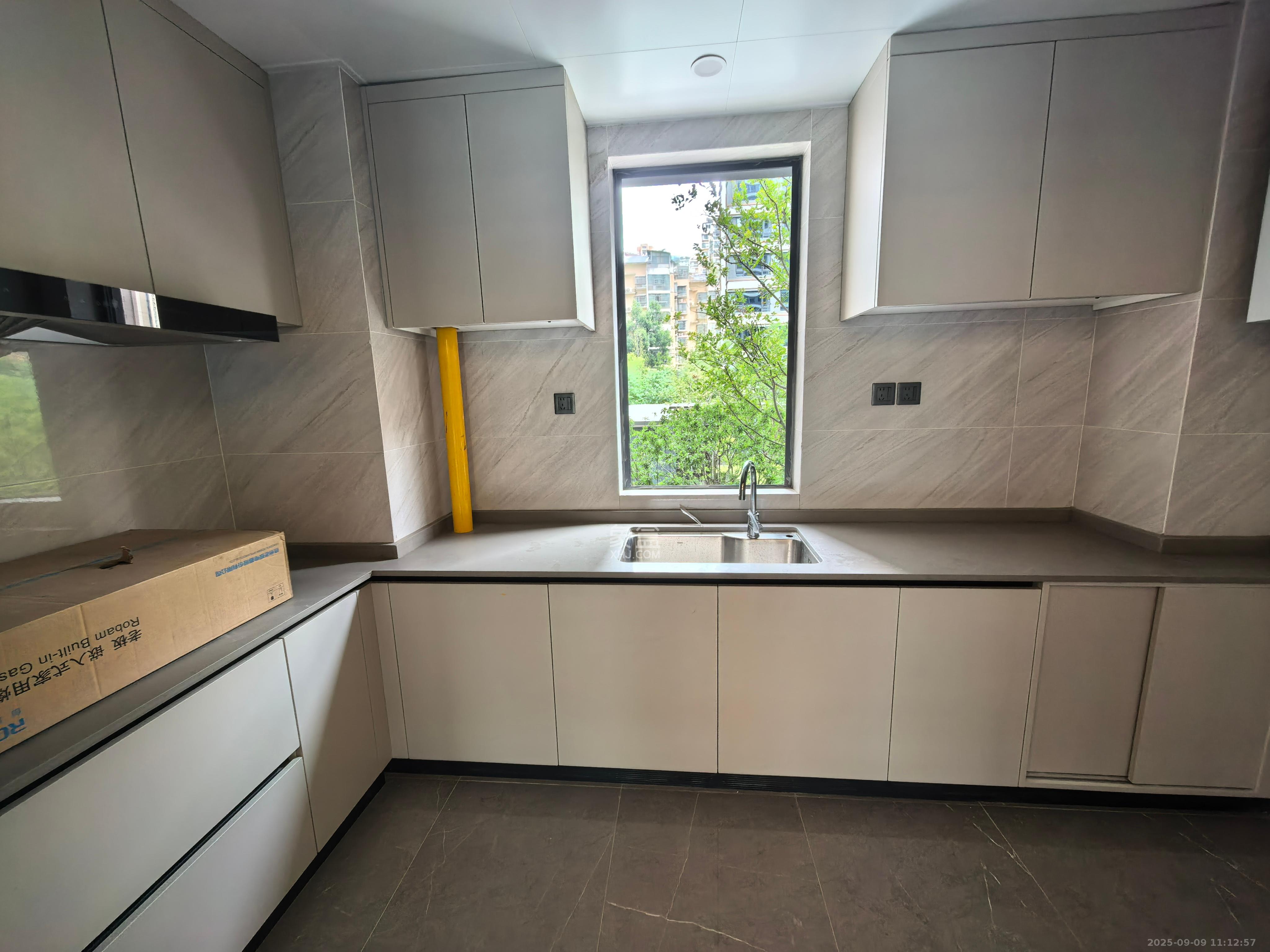 龙湖青云阙  4室2厅2卫    5000.0元/月 龙湖青云阙  4室2厅2卫    5000.0元/月室内图