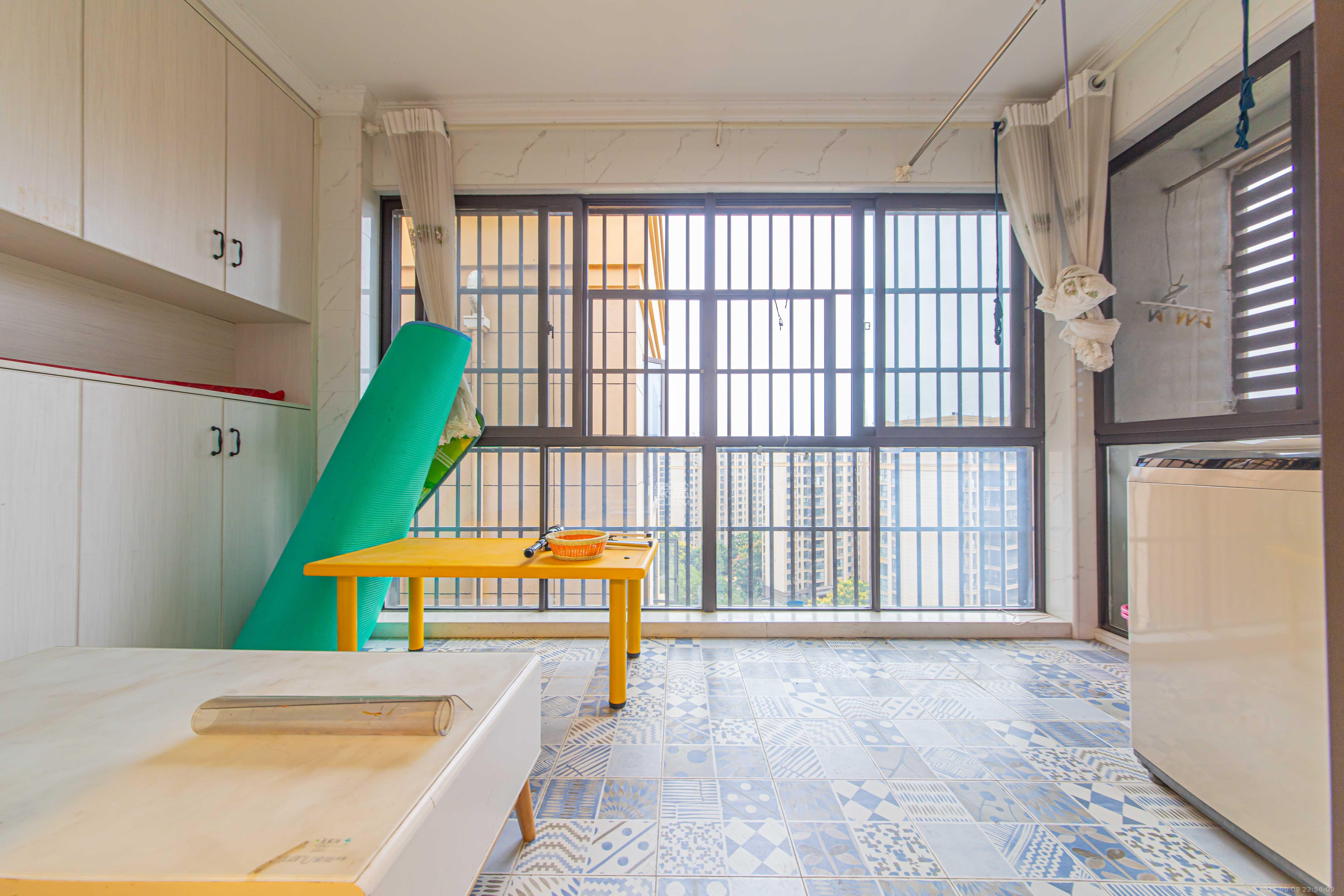 鑫远悦城（鑫远悦时代）  4室2厅2卫    117.0万阳台