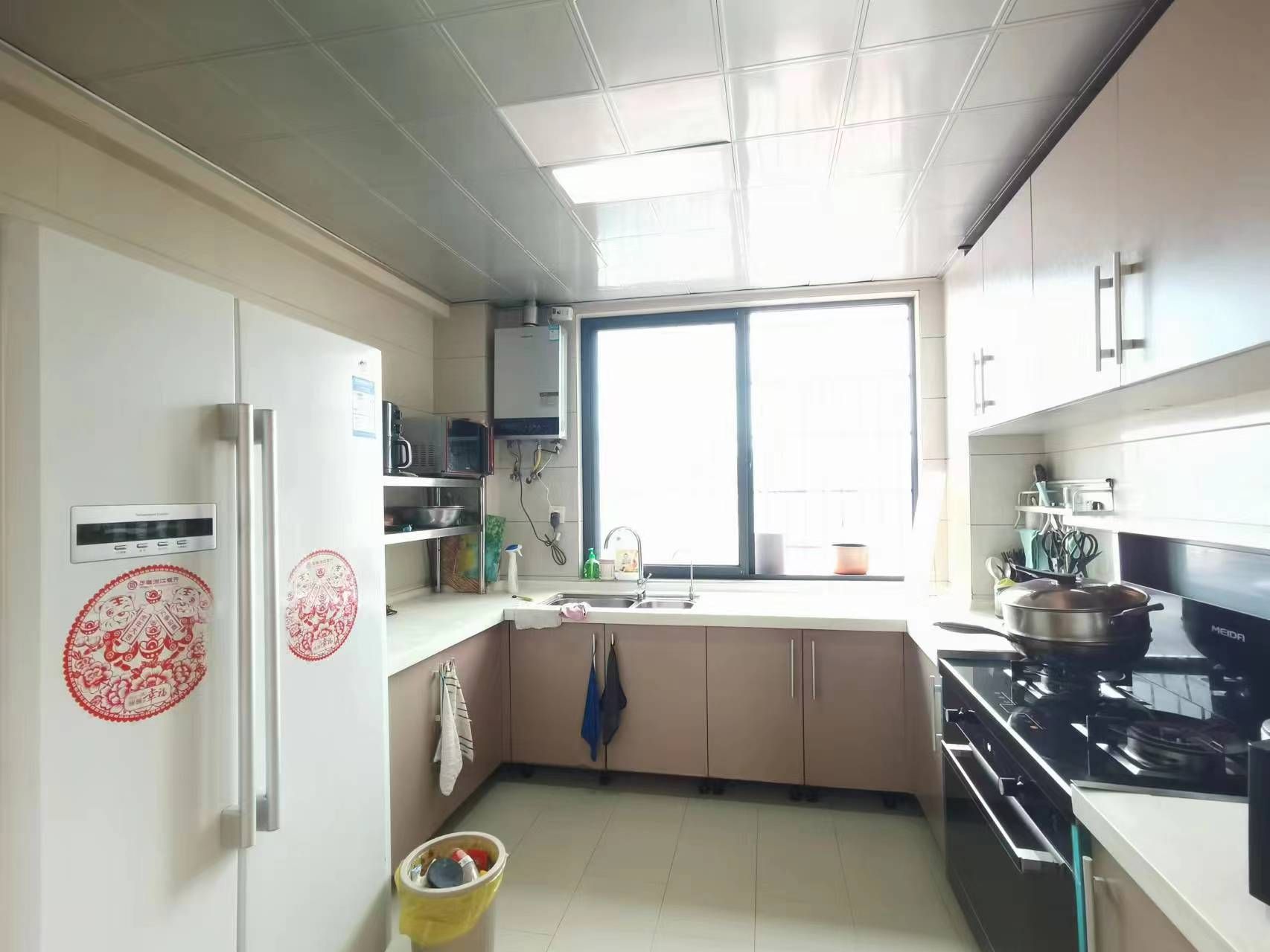 名仕华府  4室2厅2卫   2200.00元/月室内图
