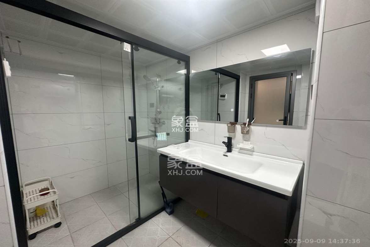 藏珑湖上公馆  1室1厅1卫    2500.0元/月 藏珑湖上公馆  1室1厅1卫    2500.0元/月室内图