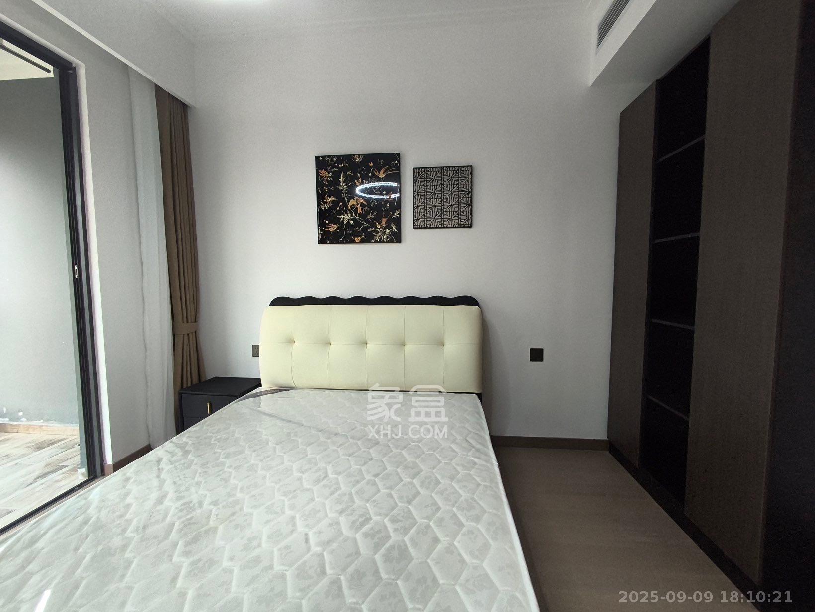 绿地V岛  4室2厅2卫    5000.0元/月室内图