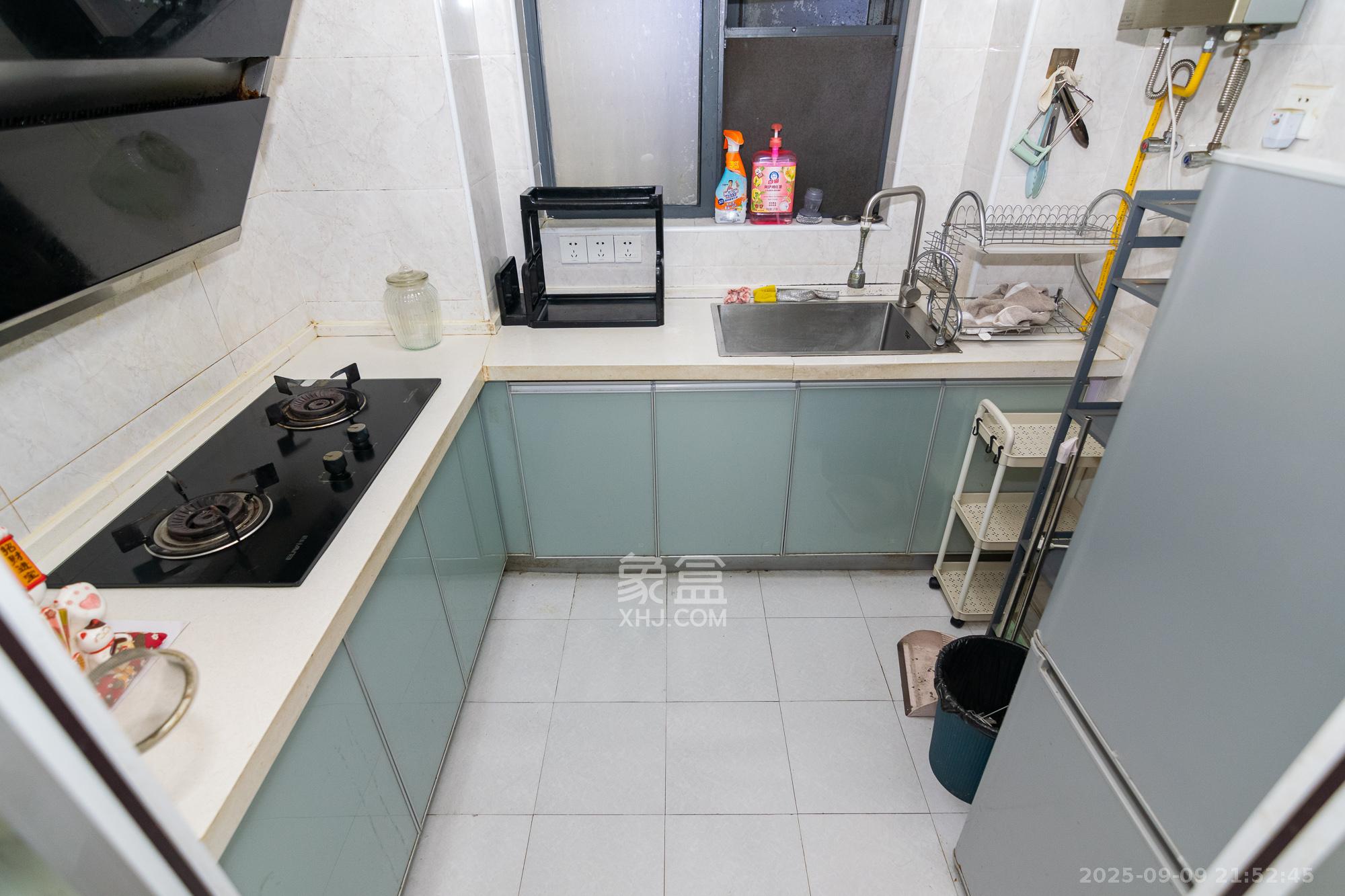 澳海月亮湾  3室2厅1卫    59.98万 澳海月亮湾  3室2厅1卫    59.98万厨房