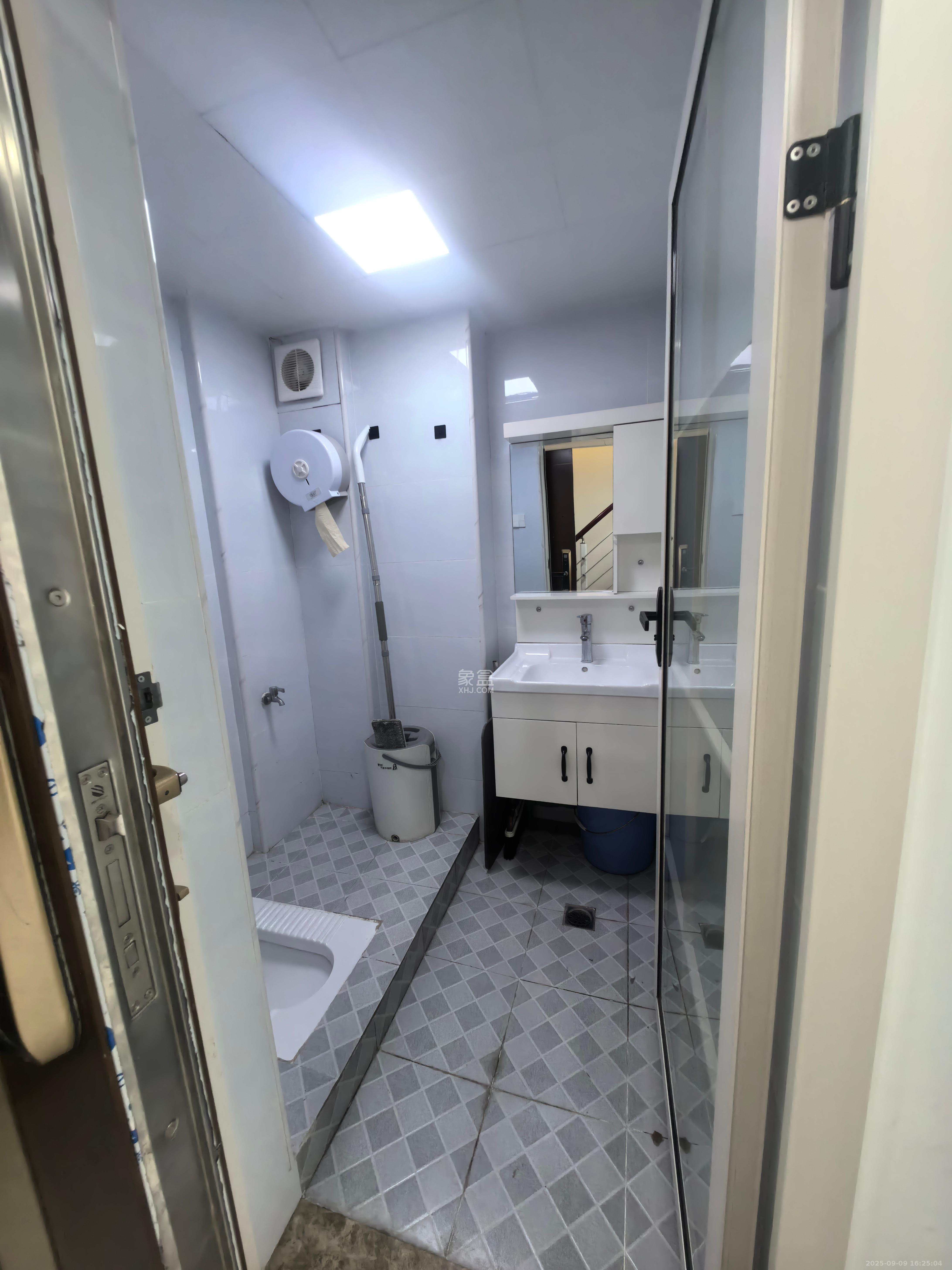 恒大御景半岛锦绣苑 1室0厅0卫 2200.0元/月 恒大御景半岛锦绣苑 1室0厅0卫 2200.0元/月室内图