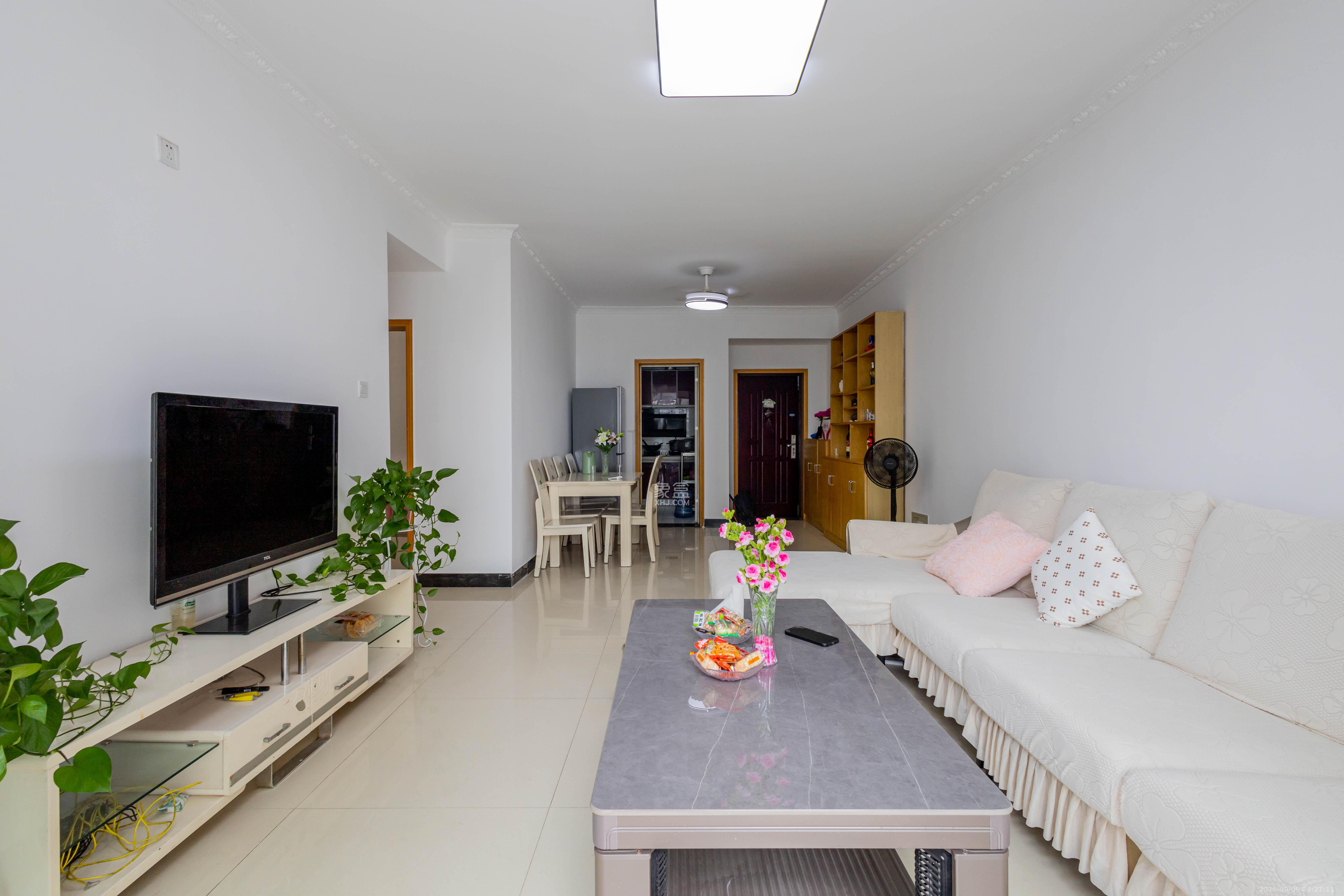 丁家高层公寓(领尚公寓)  3室2厅1卫    38.0万 丁家高层公寓(领尚公寓)  3室2厅1卫    38.0万客厅