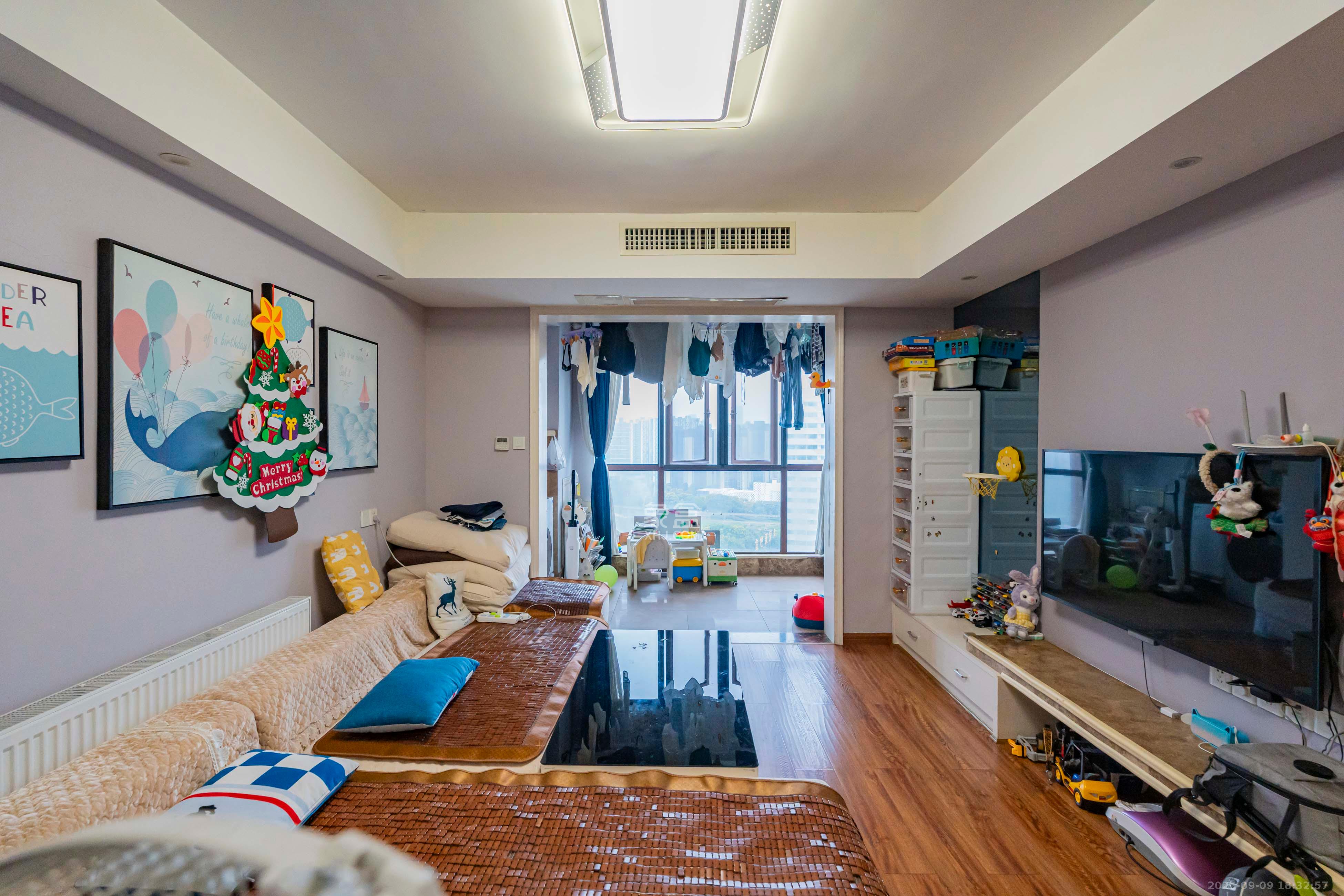 金色溪泉湾 2室2厅1卫 90.0万 金色溪泉湾 2室2厅1卫 90.0万客厅