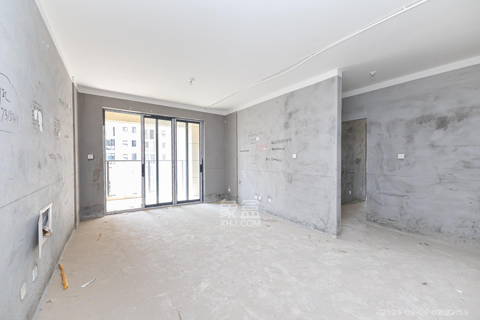 明发阅江悦府  3室2厅2卫    76.0万 明发阅江悦府  3室2厅2卫    76.0万客厅