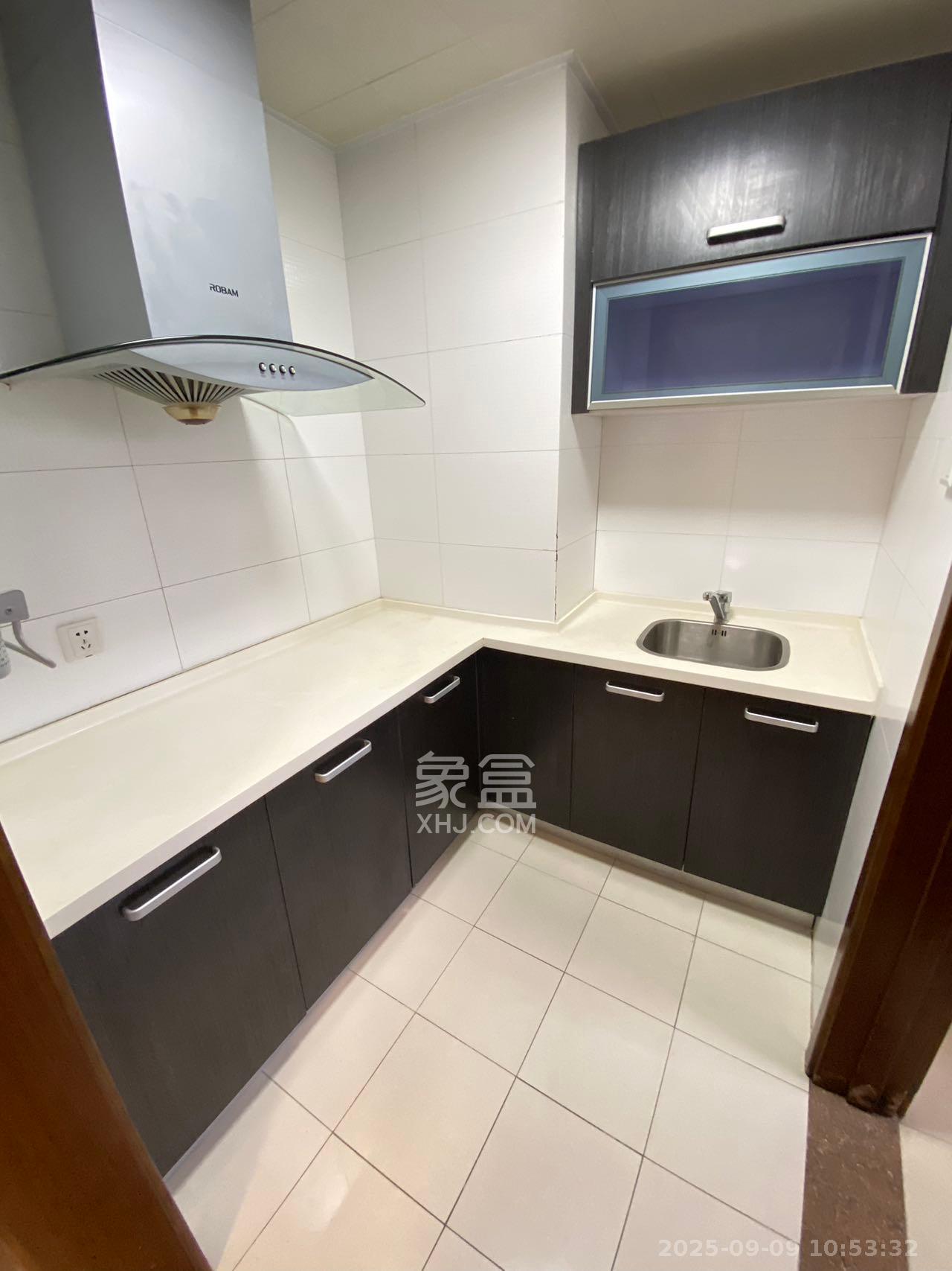 藏珑湖上国际花园  1室1厅1卫    2000.0元/月室内图