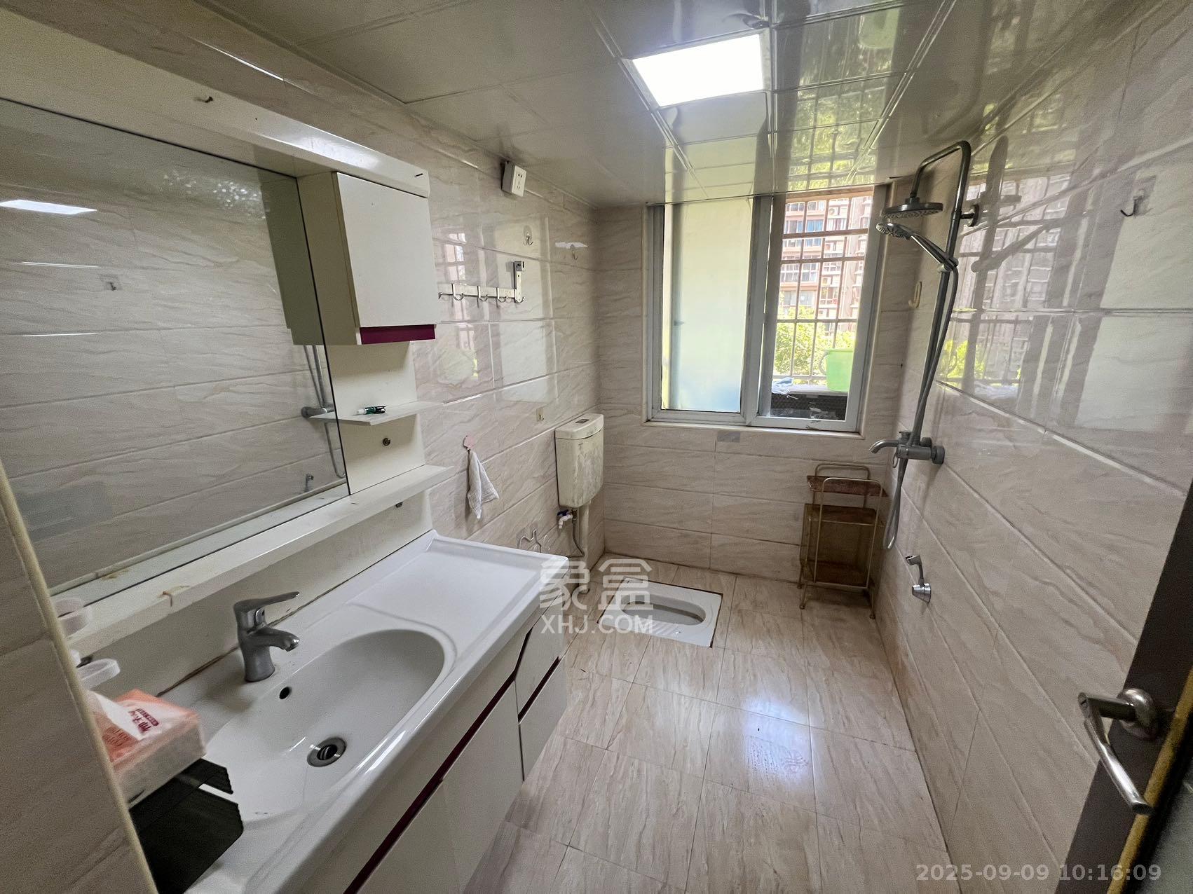 清政园（青政家园）  3室2厅2卫    2000.0元/月室内图