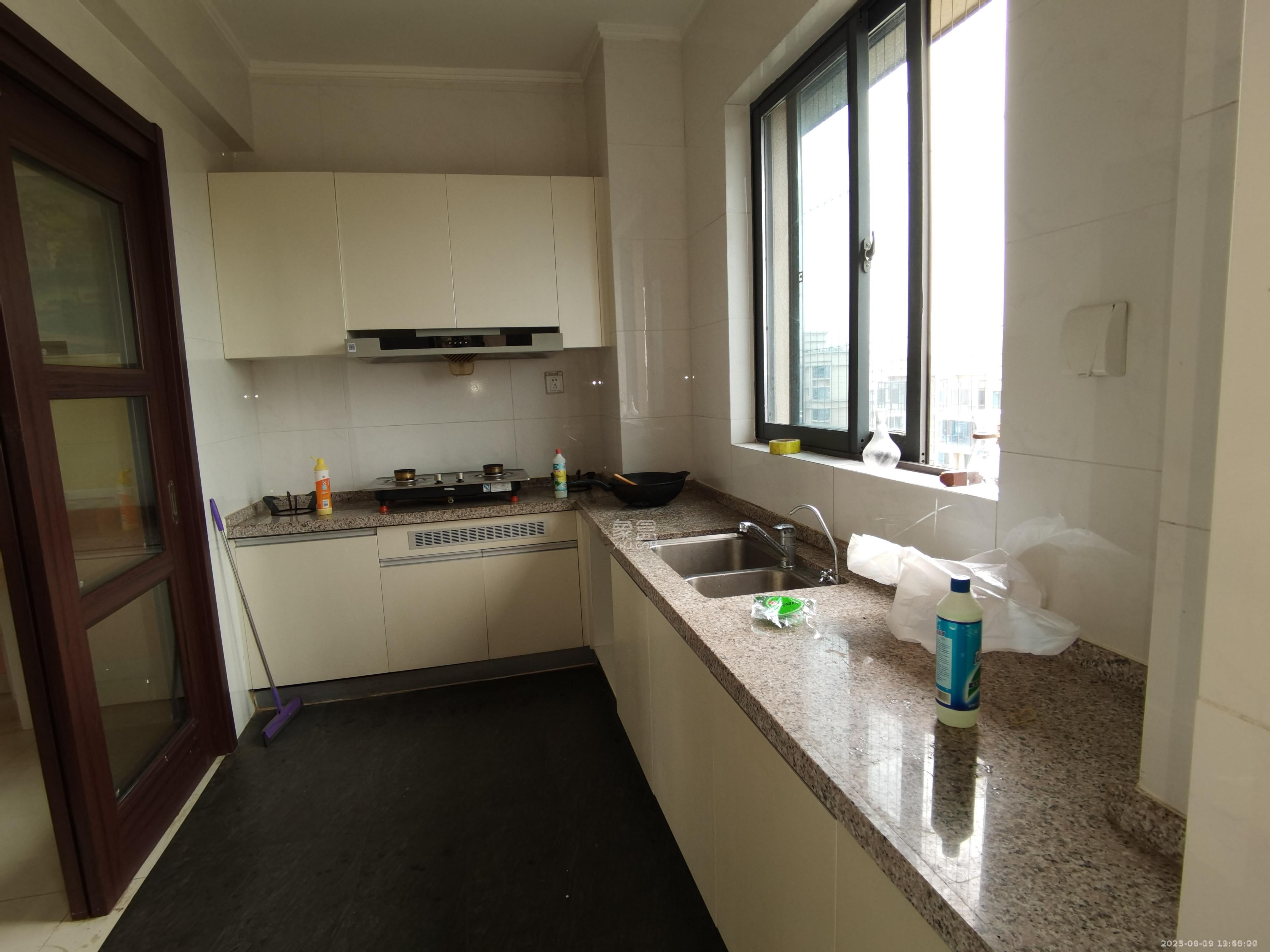 碧桂园 3室2厅1卫 1700.0元/月 碧桂园 3室2厅1卫 1700.0元/月室内图