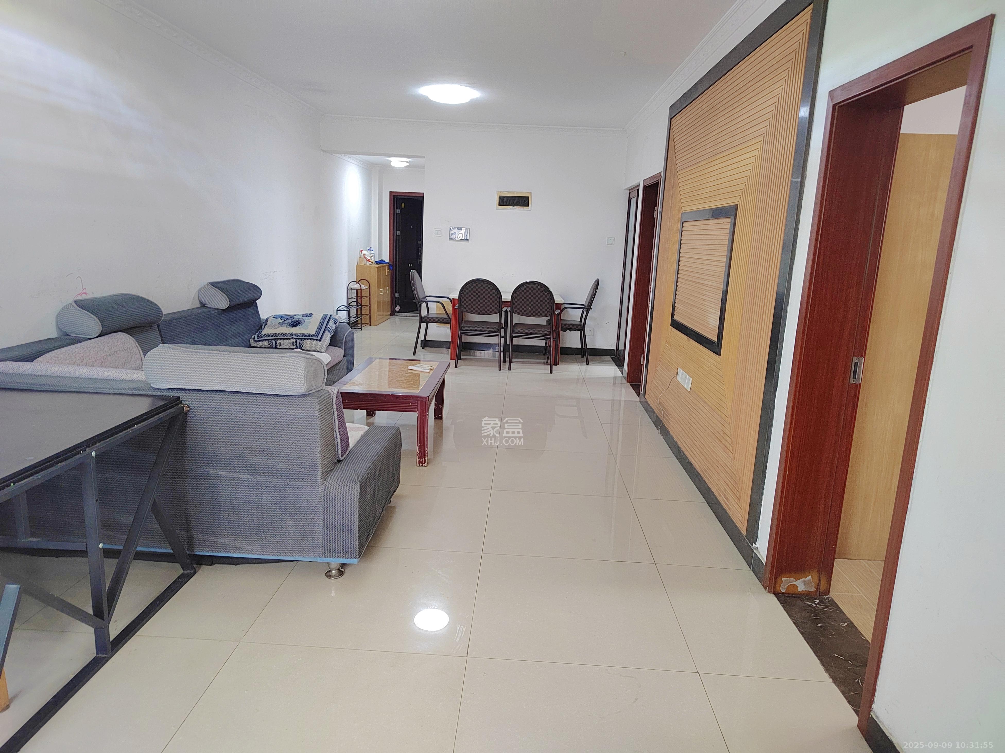 悦湖山 4室2厅2卫 2000.0元/月 悦湖山 4室2厅2卫 2000.0元/月室内图