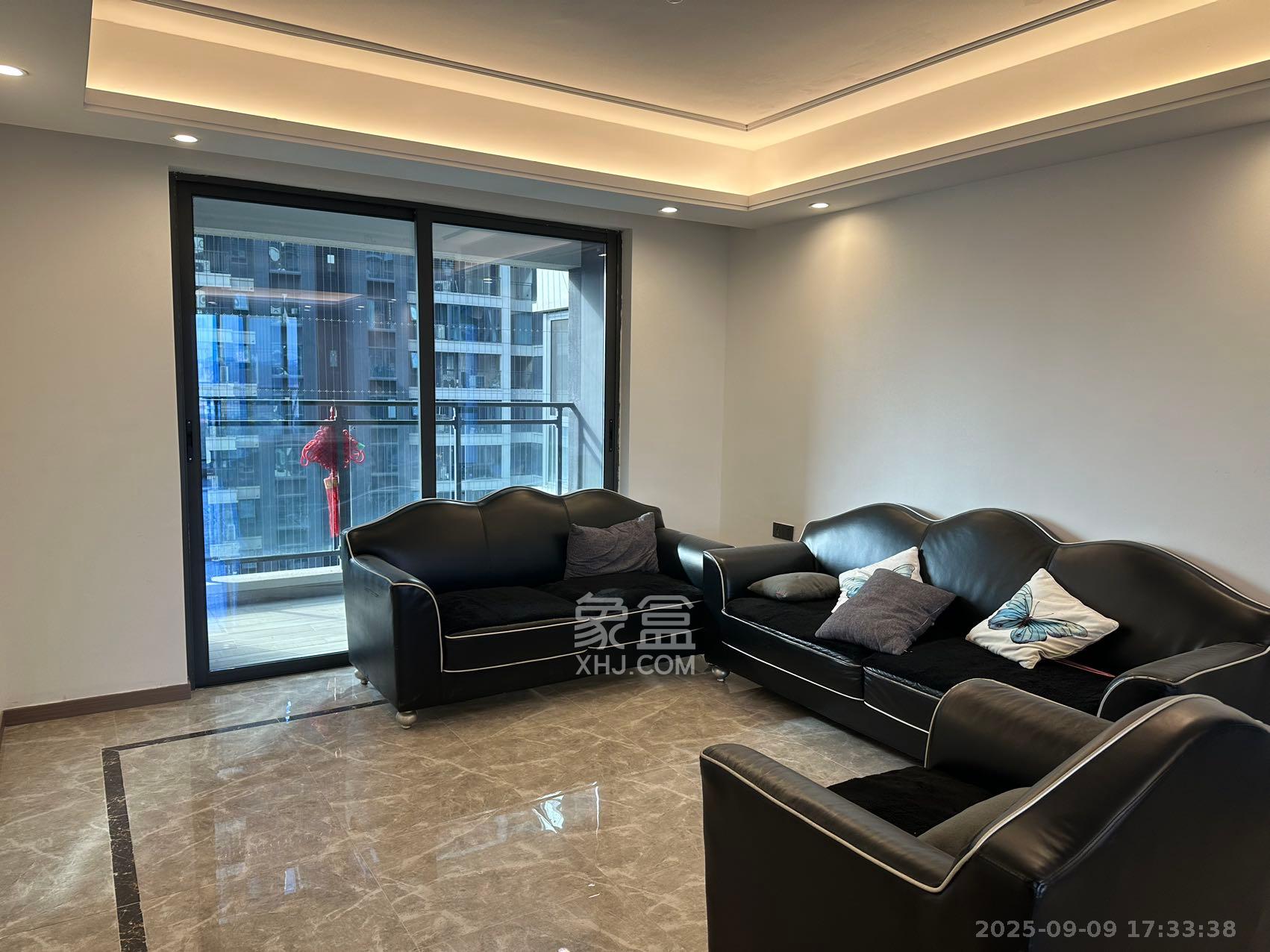 绿地V岛  4室2厅2卫    4000.0元/月室内图