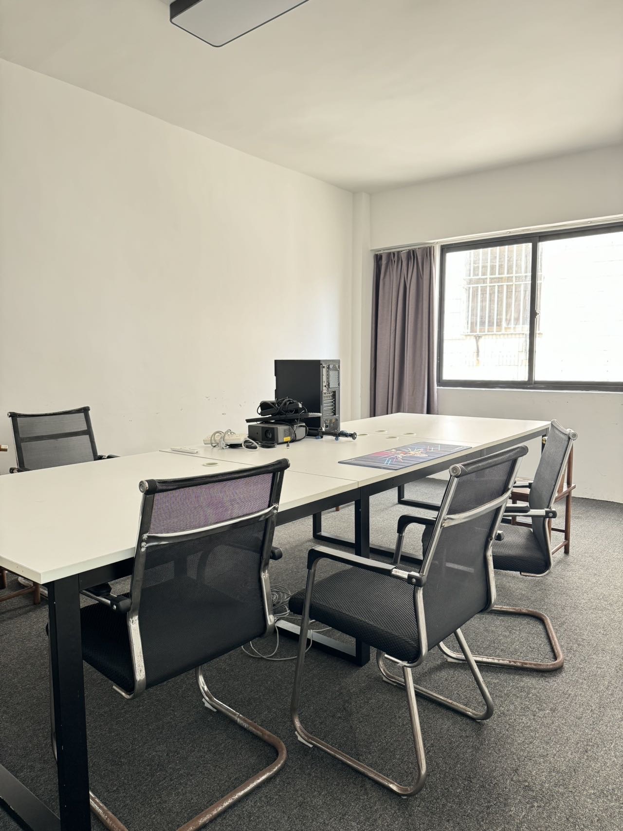 昌海大厦 8室1厅1卫 12000.0元/月 昌海大厦 8室1厅1卫 12000.0元/月室内图