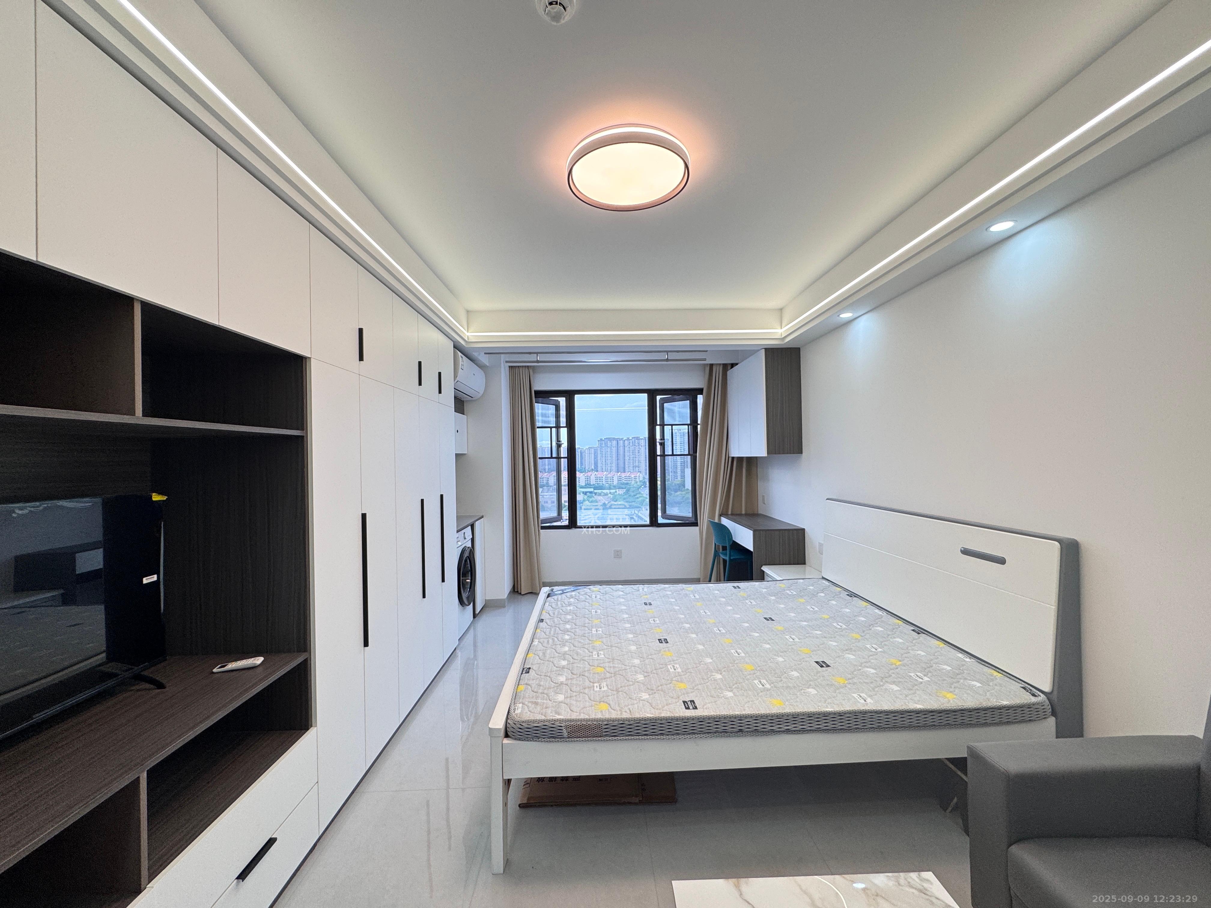 中海珑悦府  1室1厅1卫    1350.0元/月 中海珑悦府  1室1厅1卫    1350.0元/月室内图