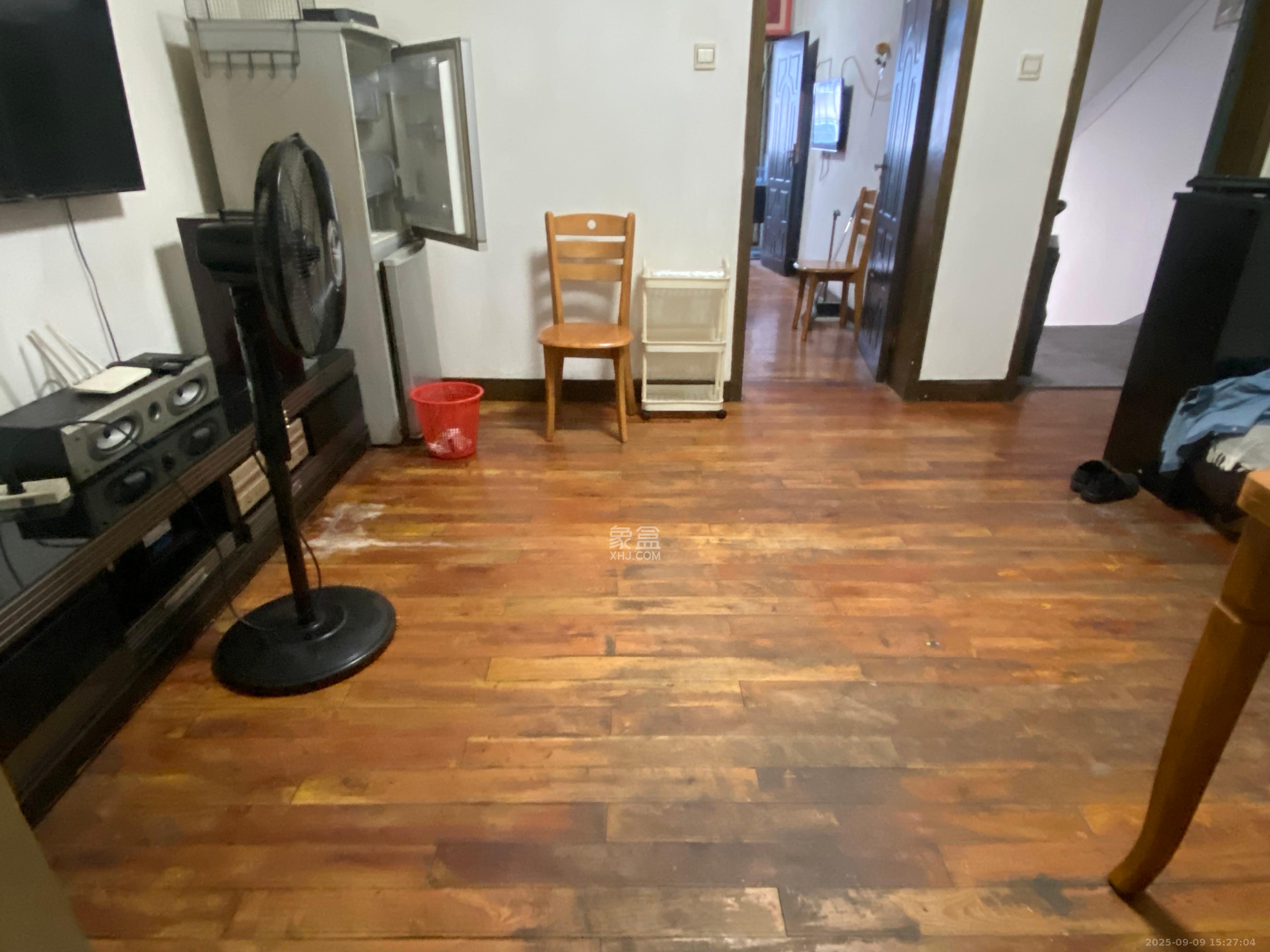 向东南社区  3室1厅1卫   1500.00元/月