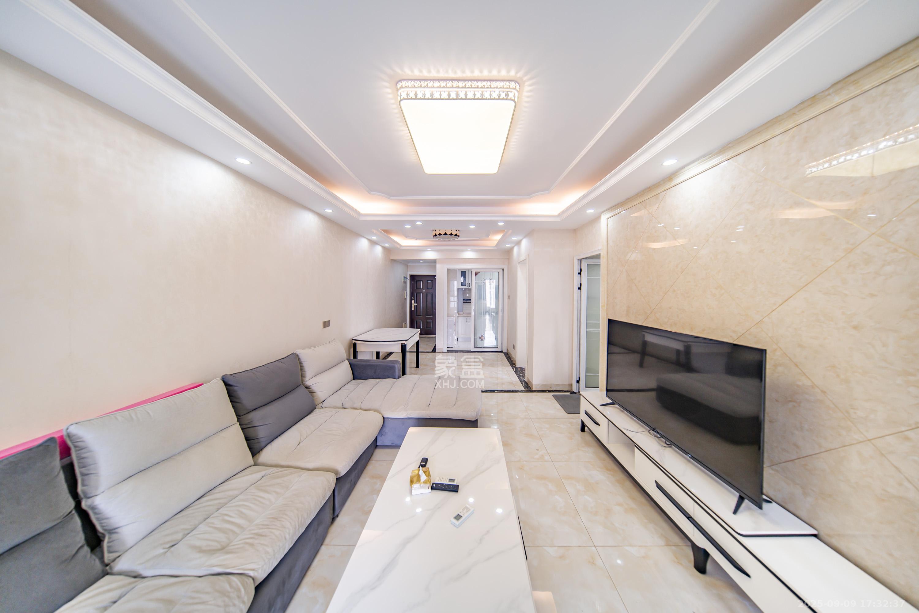 合能洋湖公馆  3室2厅2卫    88.0万 合能洋湖公馆  3室2厅2卫    88.0万客厅