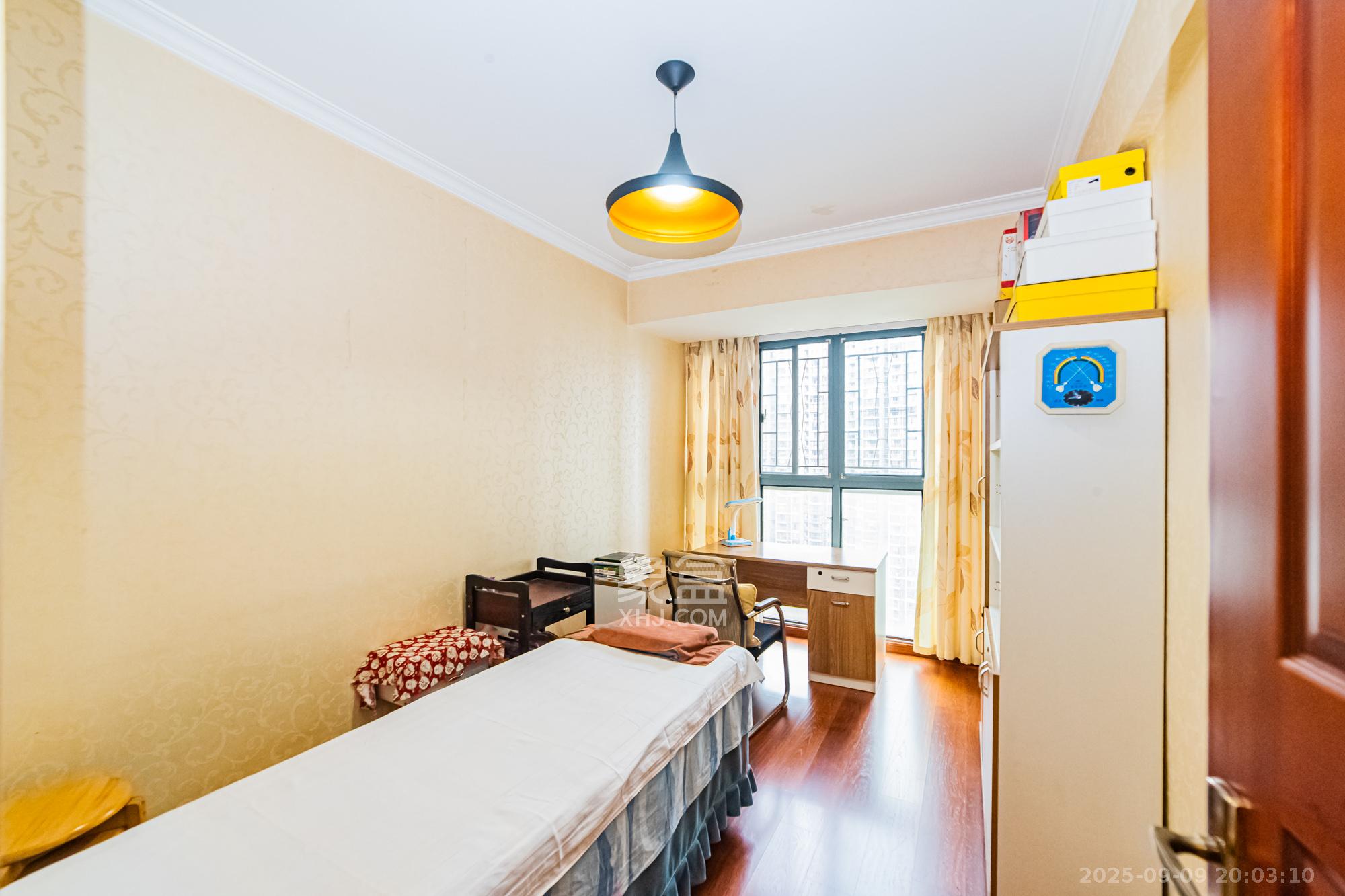 北辰三角洲E5区  4室2厅2卫    189.8万 北辰三角洲E5区  4室2厅2卫    189.8万卧室