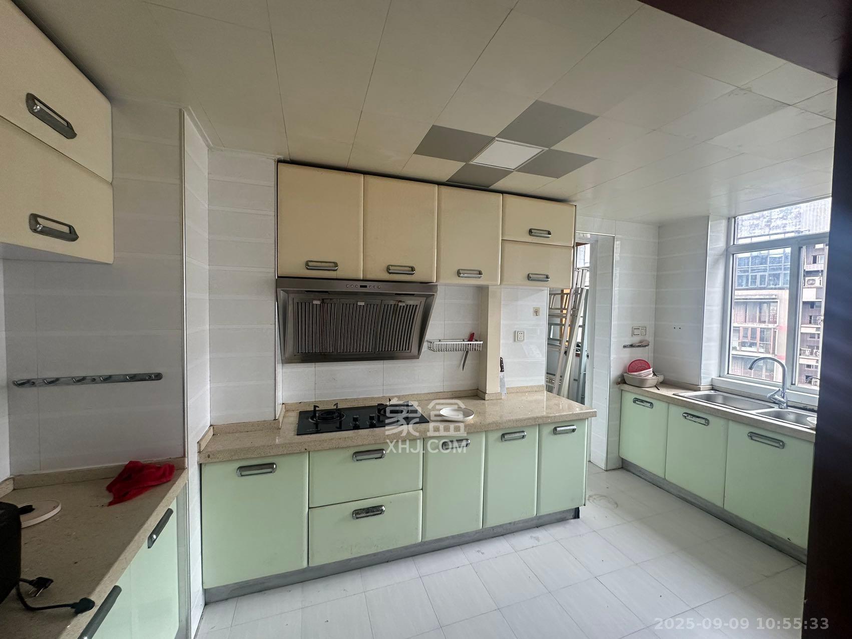 万国城（当代满庭春MOMA）一期  5室2厅2卫    2800.0元/月室内图