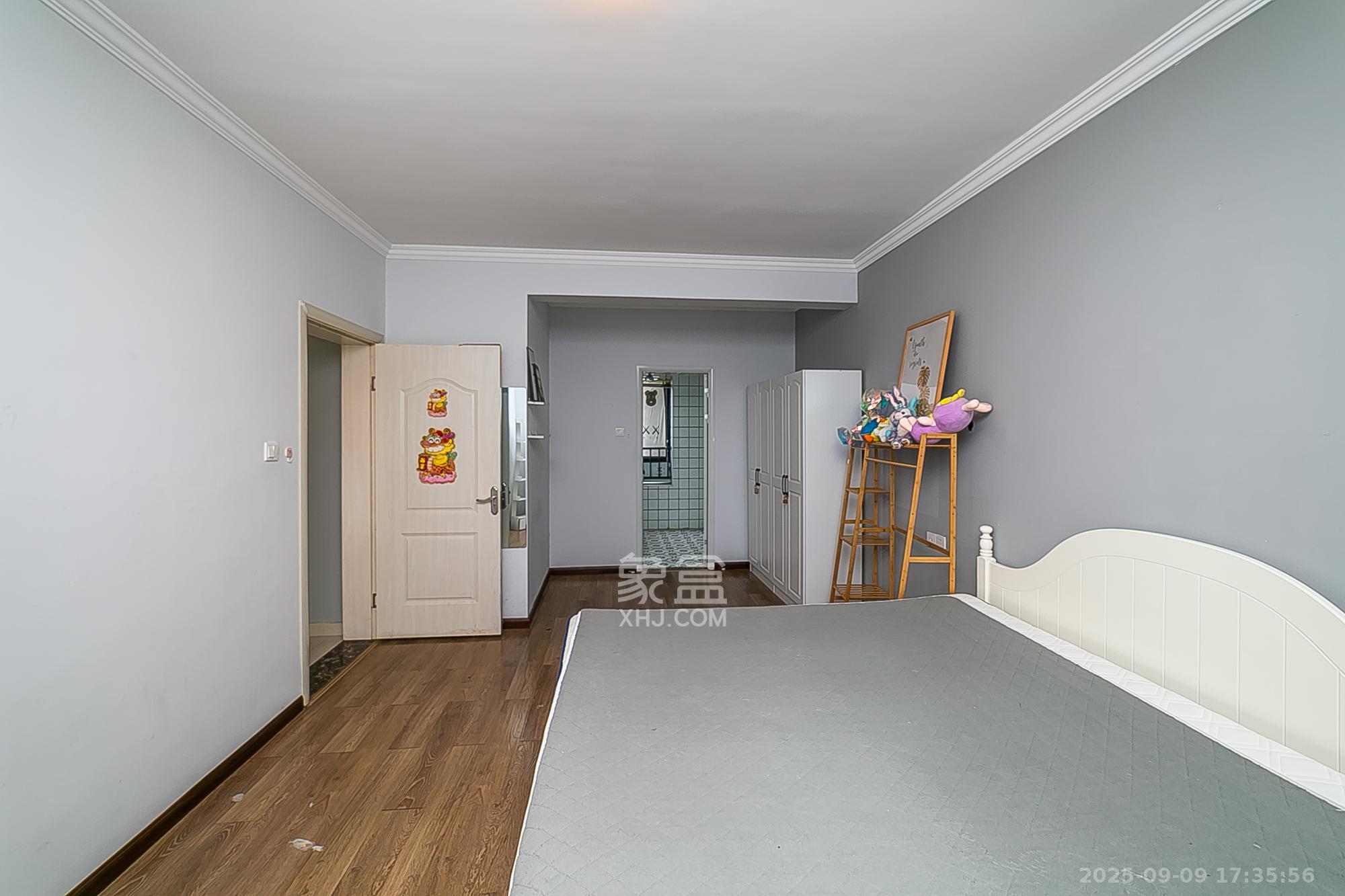 荣悦台 3室2厅2卫 200.0万 荣悦台 3室2厅2卫 200.0万卧室