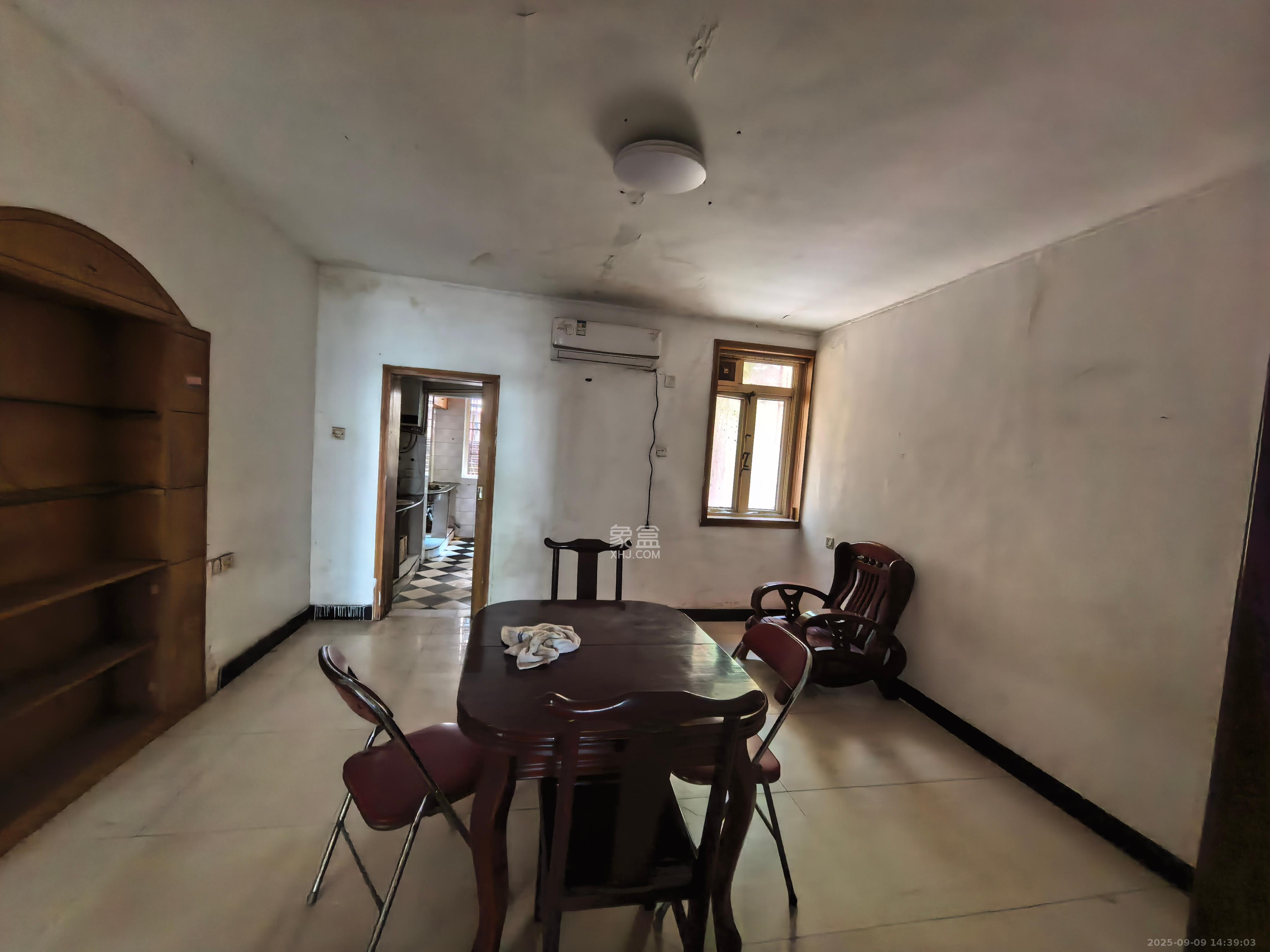 燕山街社区  2室1厅1卫    2000.0元/月室内图