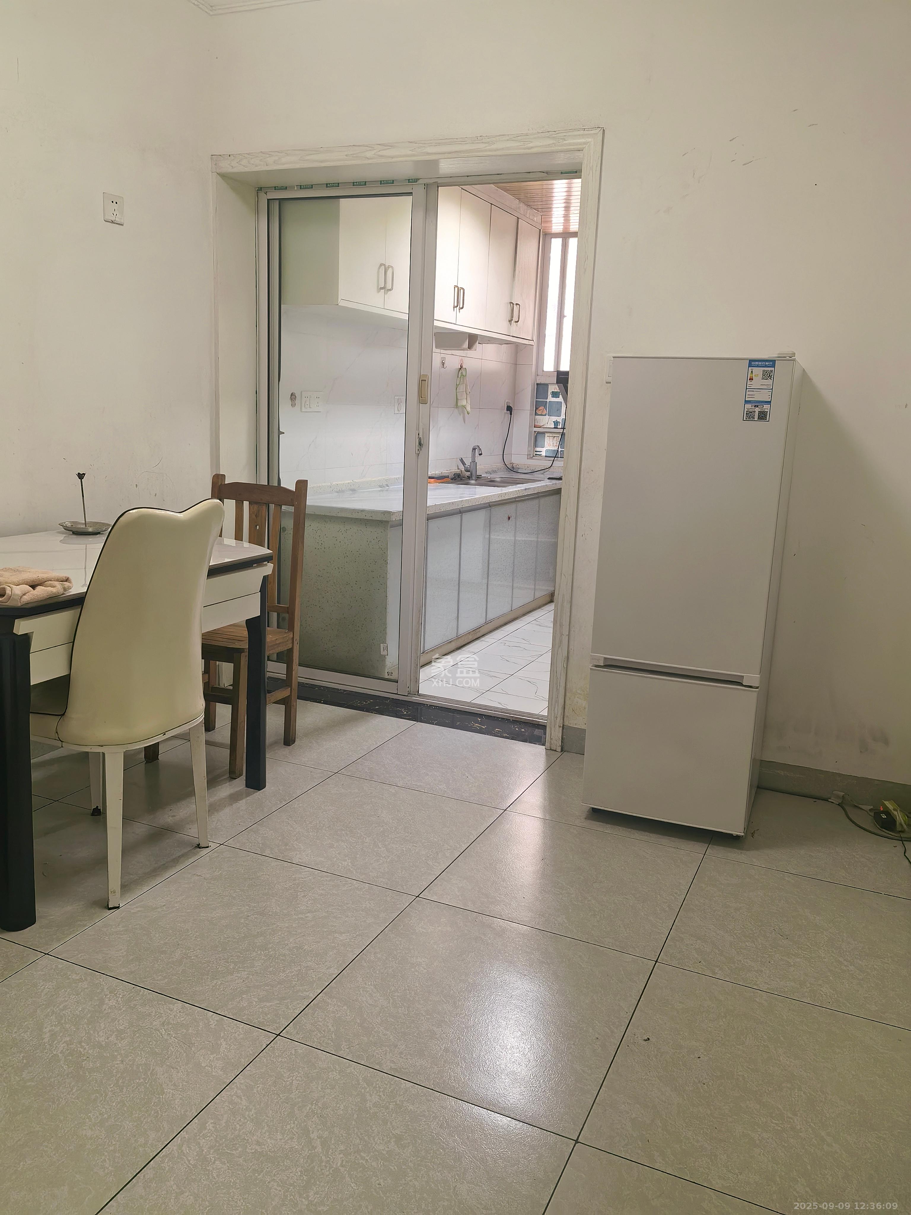 赤岗小区(一二三片)  2室1厅1卫    2000.0元/月 赤岗小区(一二三片)  2室1厅1卫    2000.0元/月室内图