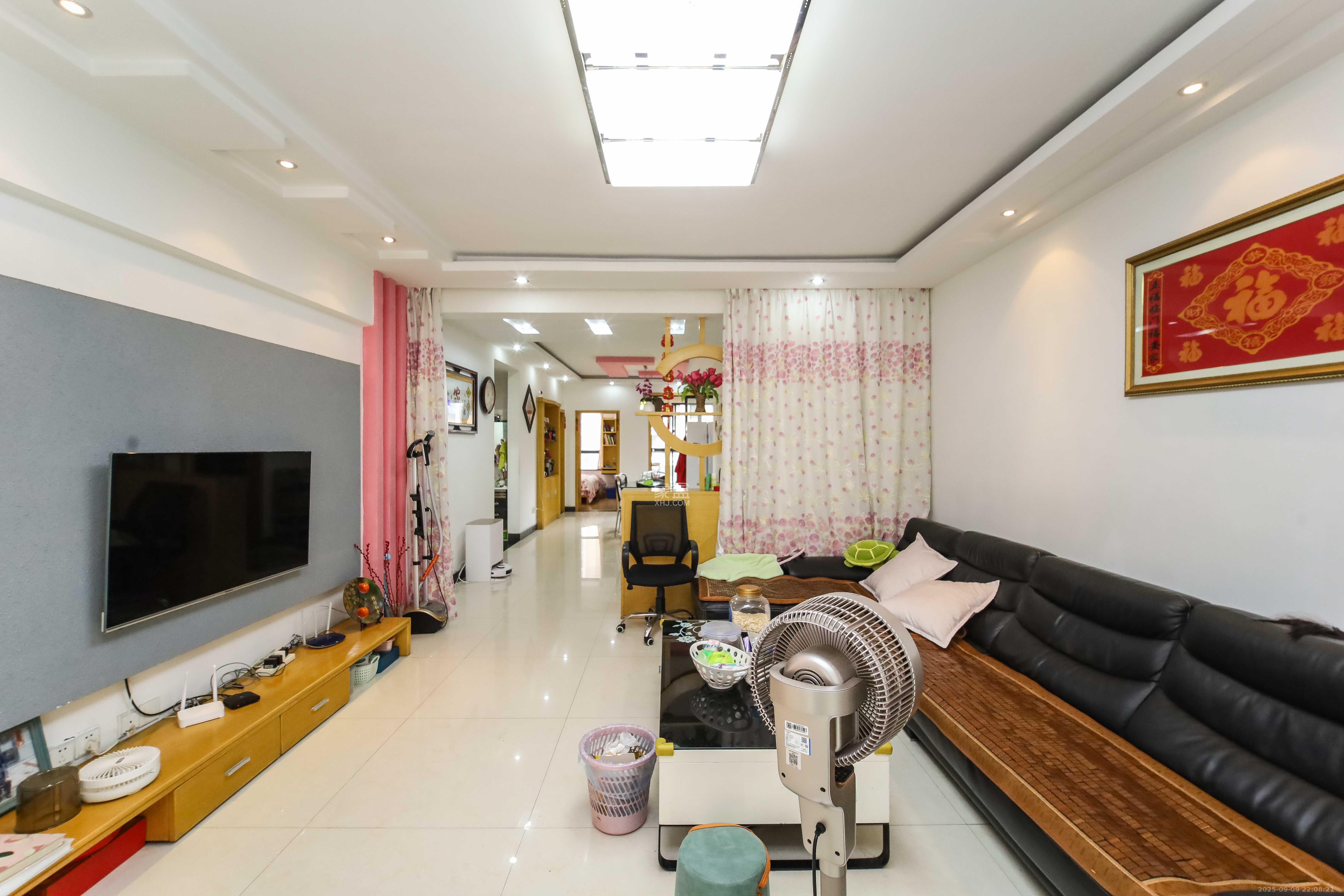 锦湘国际星城三期(锦绣苑) 3室2厅2卫 122.0万 锦湘国际星城三期(锦绣苑) 3室2厅2卫 122.0万客厅