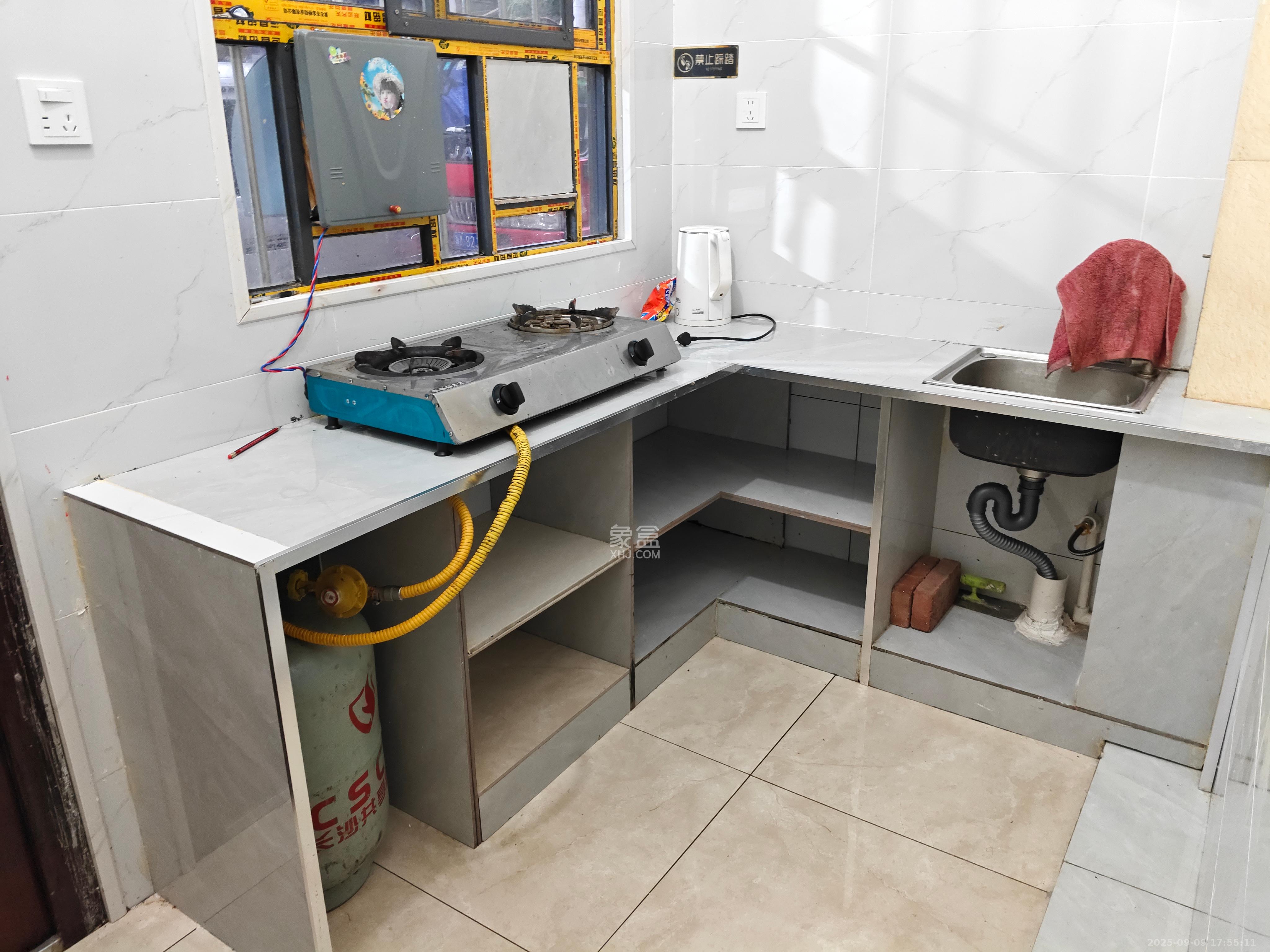 龙蟠小区 1室1厅1卫 900.0元/月 龙蟠小区 1室1厅1卫 900.0元/月室内图