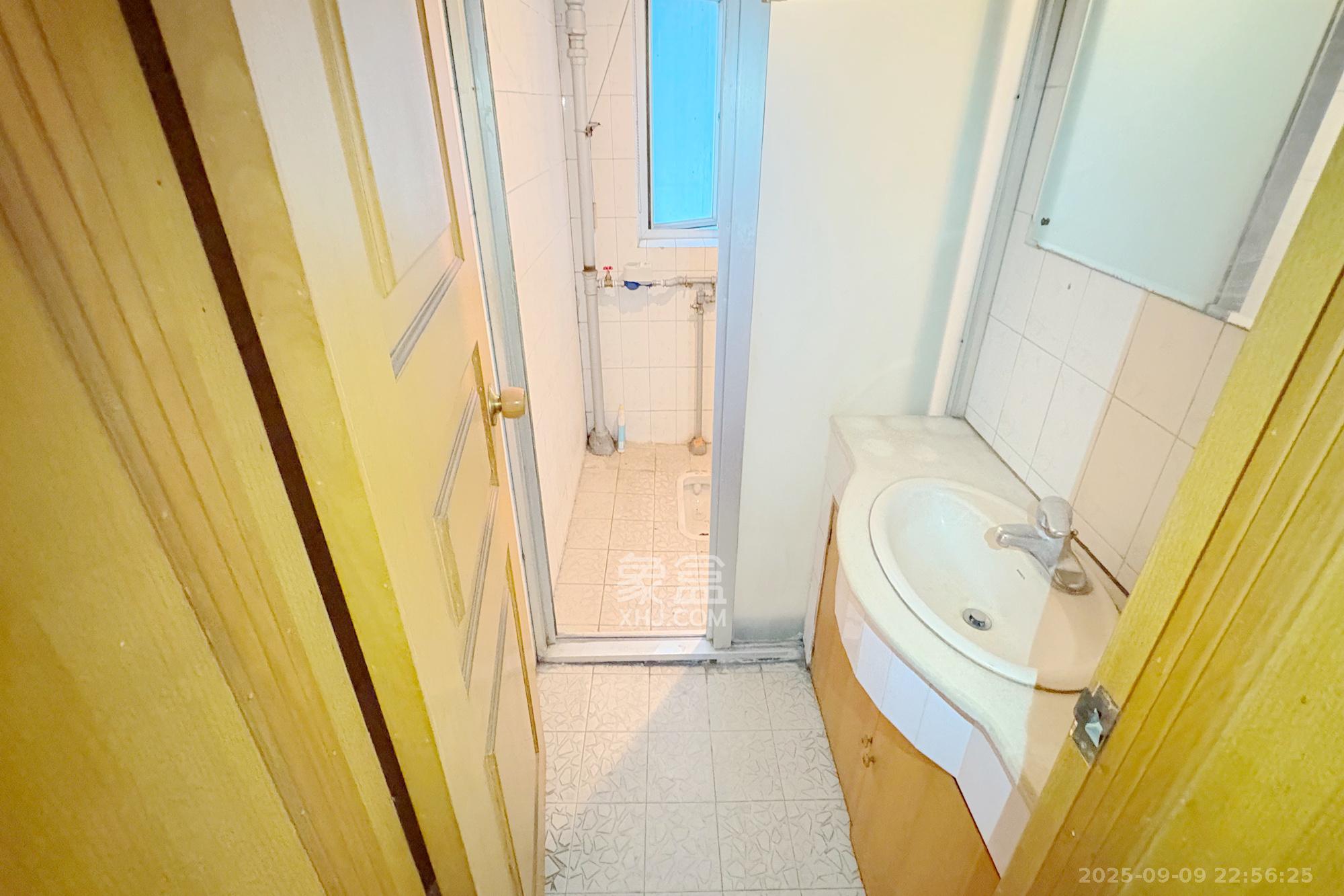 长铁高层  2室2厅1卫    68.0万 长铁高层  2室2厅1卫    68.0万卫生间