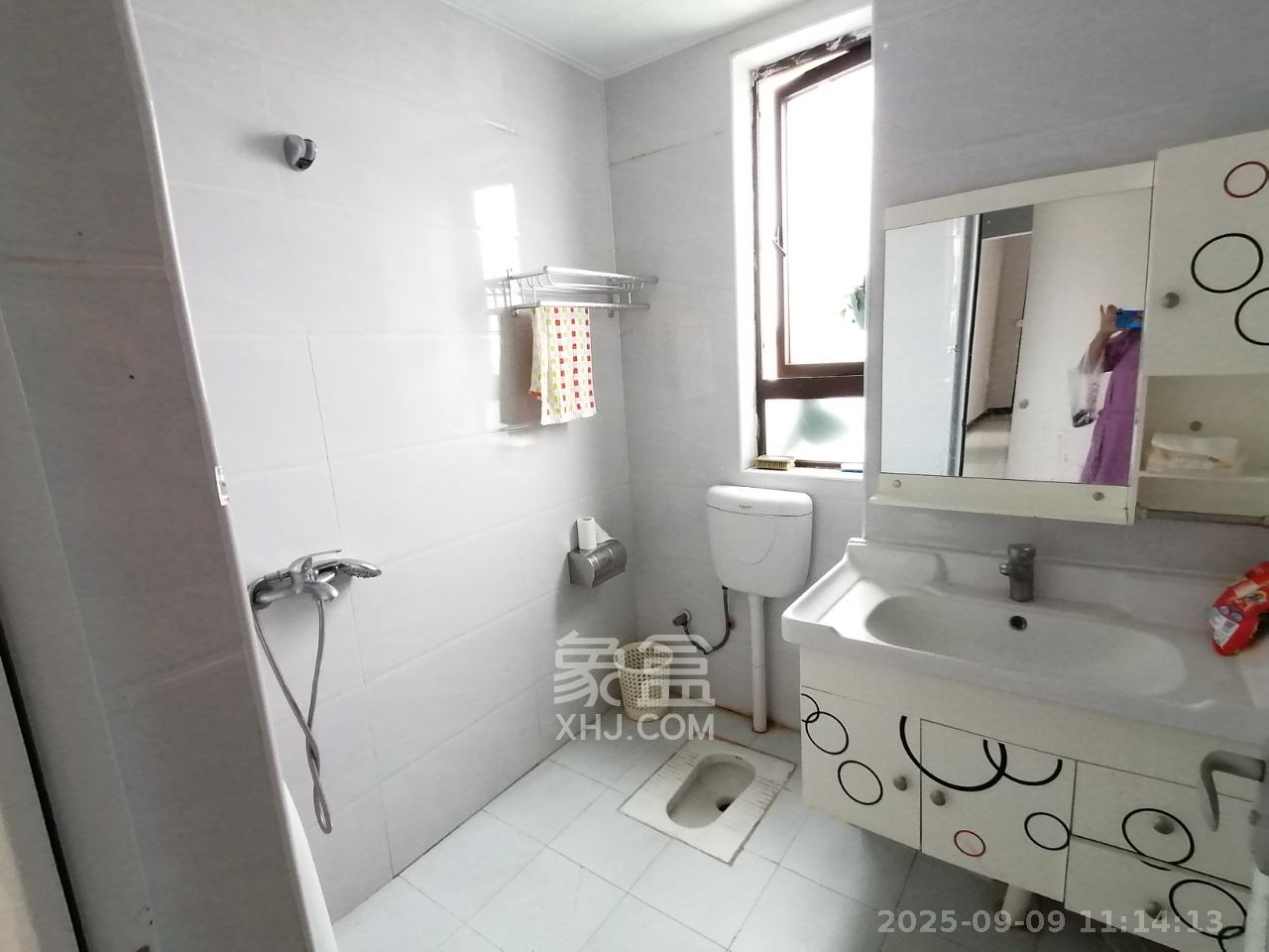 碧桂园公园壹号(凯怡茗苑) 3室2厅1卫 1700.0元/月 碧桂园公园壹号(凯怡茗苑) 3室2厅1卫 1700.0元/月室内图