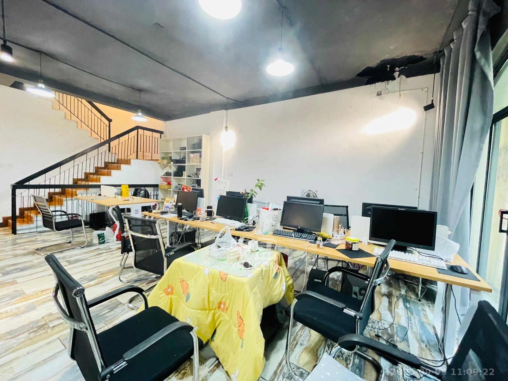 归心苑 7室3厅4卫 12800.0元/月 归心苑 7室3厅4卫 12800.0元/月室内图