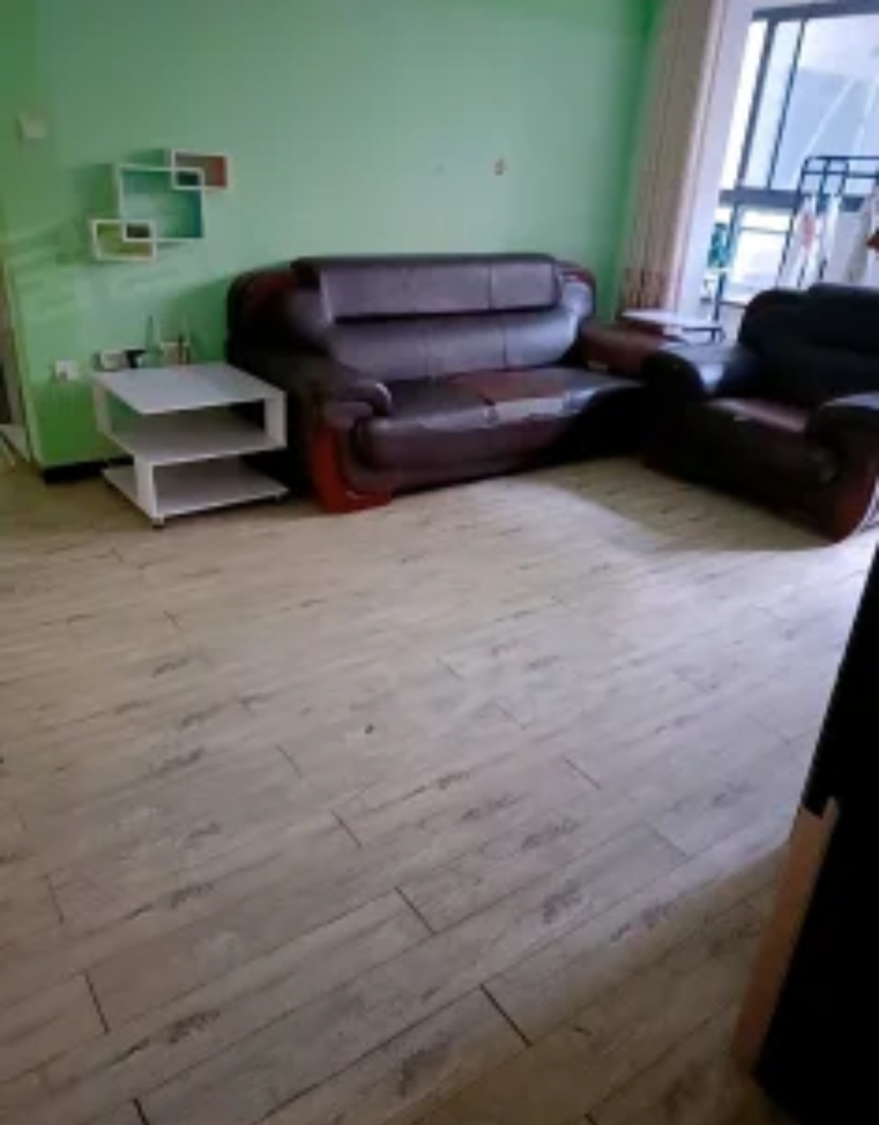 月亮湾三期  3室2厅1卫    1600.0元/月 月亮湾三期  3室2厅1卫    1600.0元/月室内图