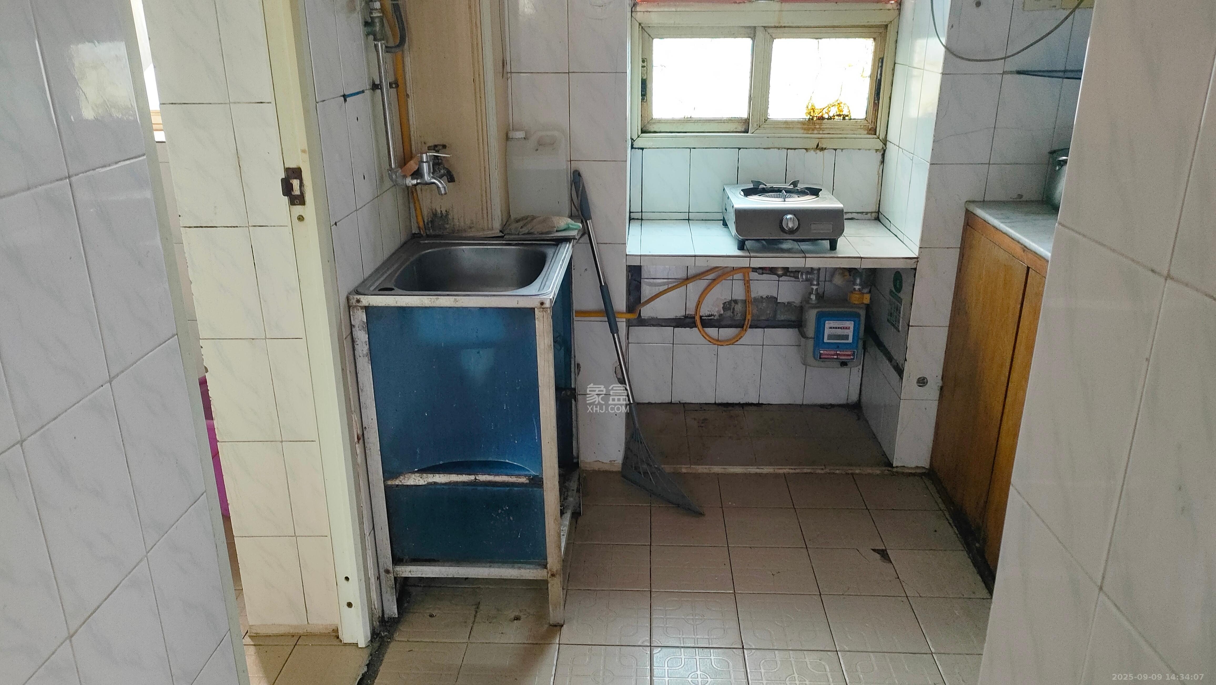 阿弥岭一二片  2室1厅1卫    1000.0元/月 阿弥岭一二片  2室1厅1卫    1000.0元/月室内图